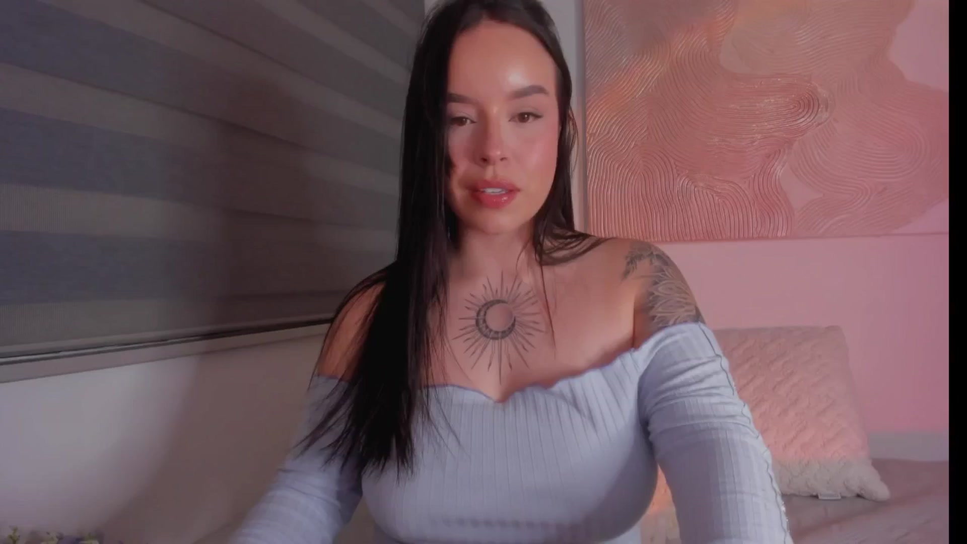 Gallery image thumbnail from Sexxygirl18x's myfreecams stream on, 11/15/2024, 24:05 image 17 of 20