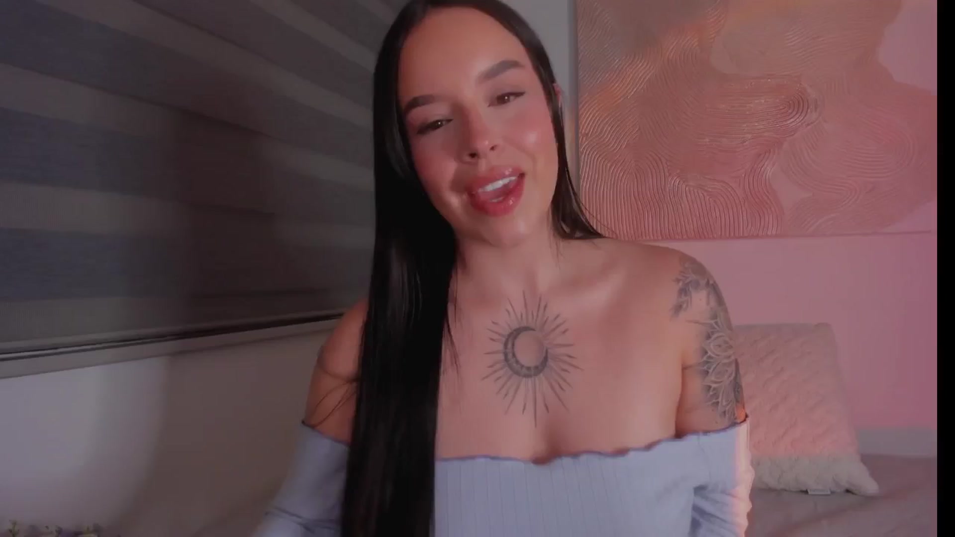Gallery image thumbnail from Sexxygirl18x's myfreecams stream on, 11/15/2024, 24:05 image 7 of 20