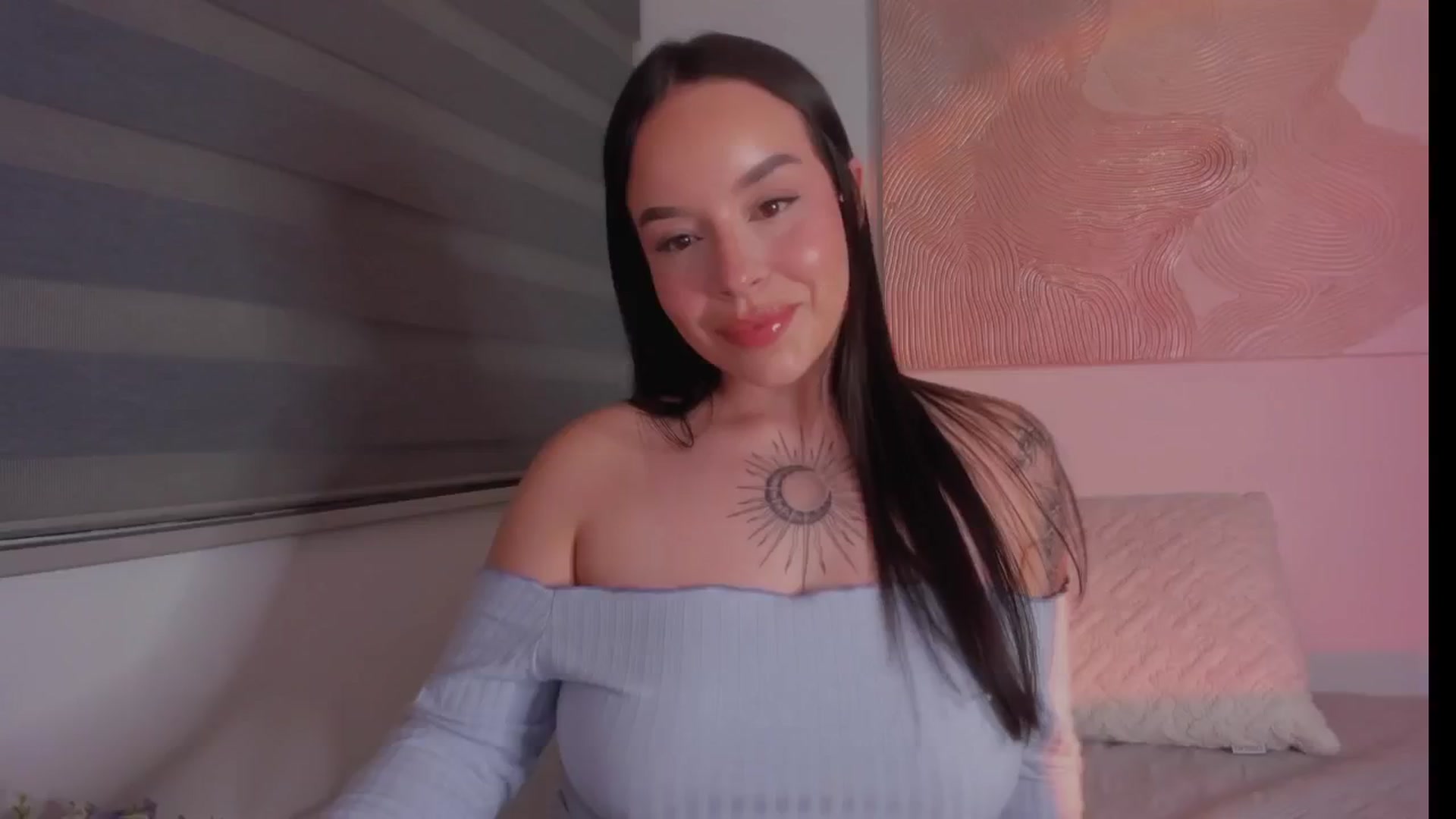 Gallery image thumbnail from Sexxygirl18x's myfreecams stream on, 11/15/2024, 24:05 image 15 of 20