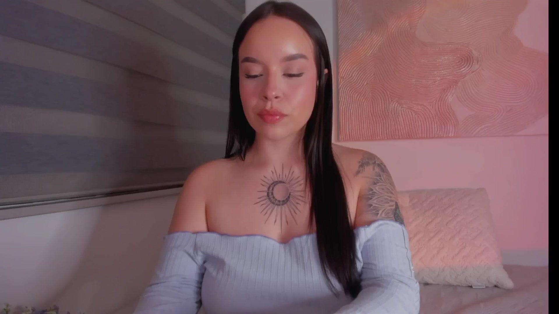 Gallery image thumbnail from Sexxygirl18x's myfreecams stream on, 11/15/2024, 24:05 image 12 of 20