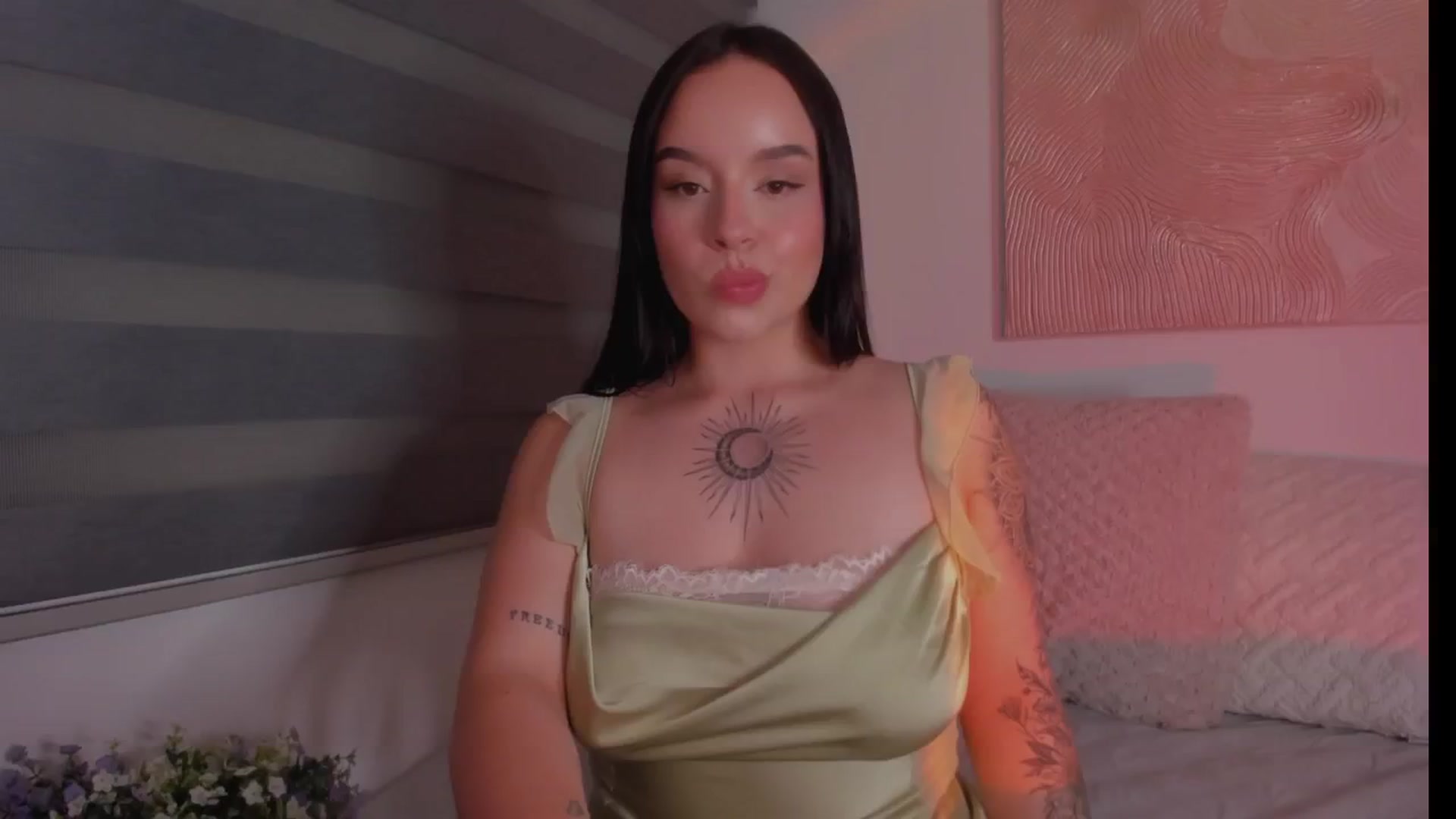 Gallery image thumbnail from Sexxygirl18x's myfreecams stream on, 11/16/2024, 02:18 image 11 of 20