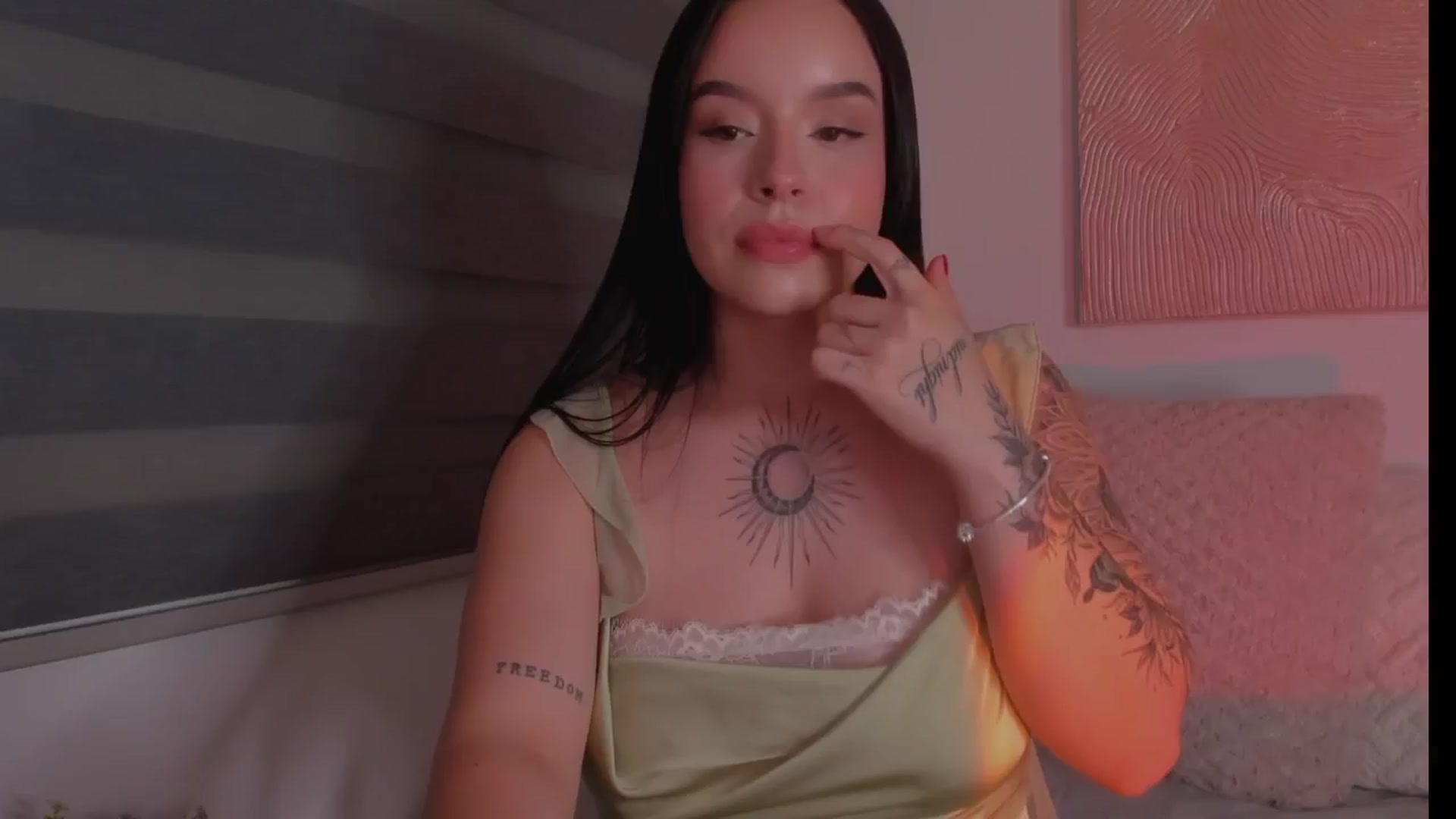 Gallery image thumbnail from Sexxygirl18x's myfreecams stream on, 11/16/2024, 02:18 image 10 of 20