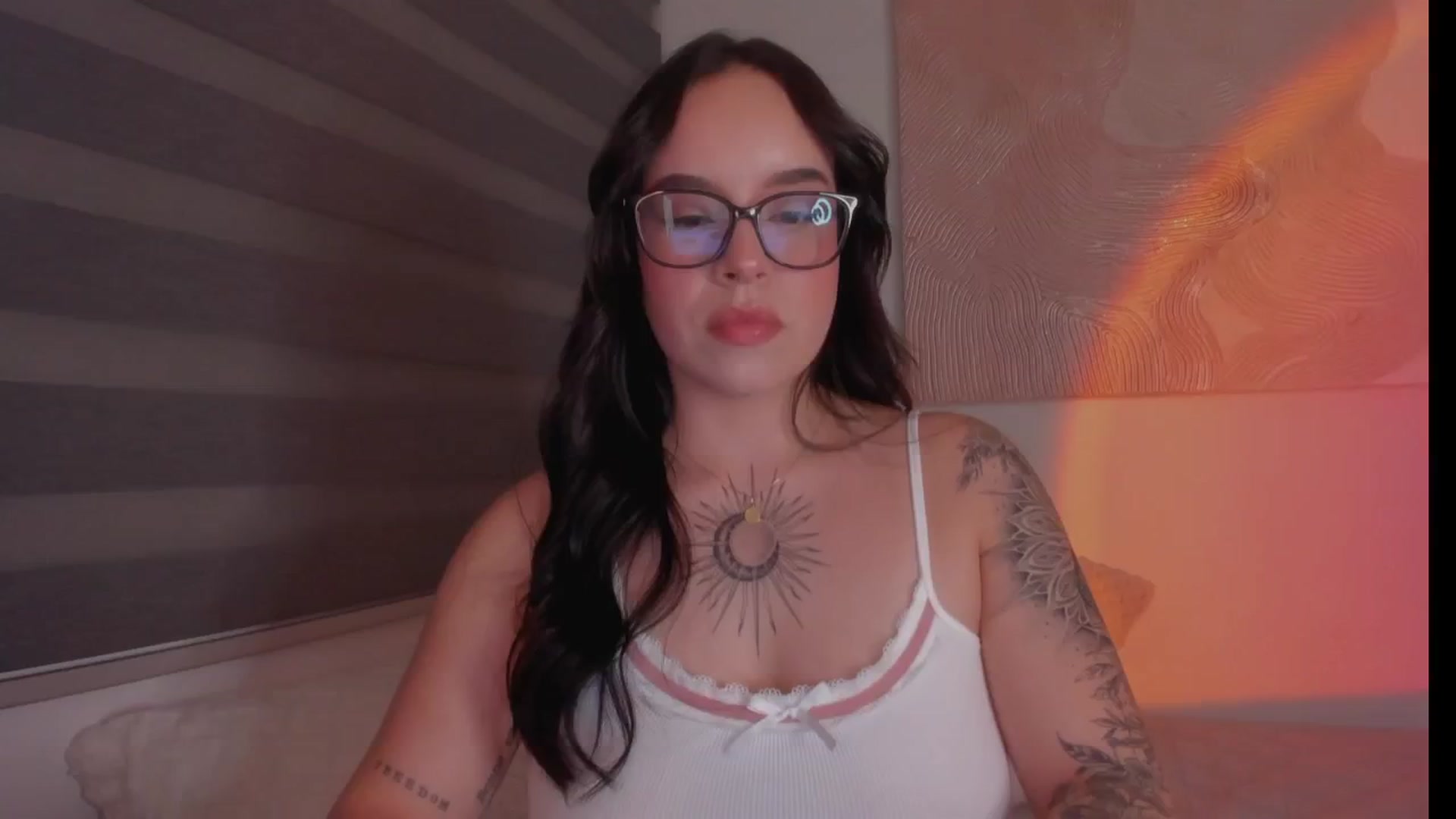 Gallery image thumbnail from Sexxygirl18x's myfreecams stream on, 11/17/2024, 01:26 image 2 of 20