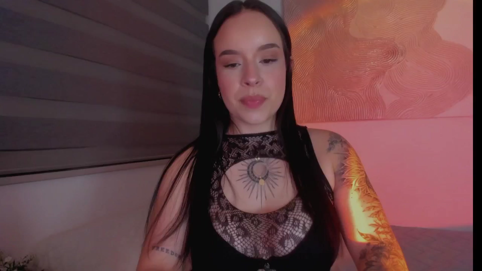 Gallery image thumbnail from Sexxygirl18x's myfreecams stream on, 11/26/2024, 24:24 image 18 of 20