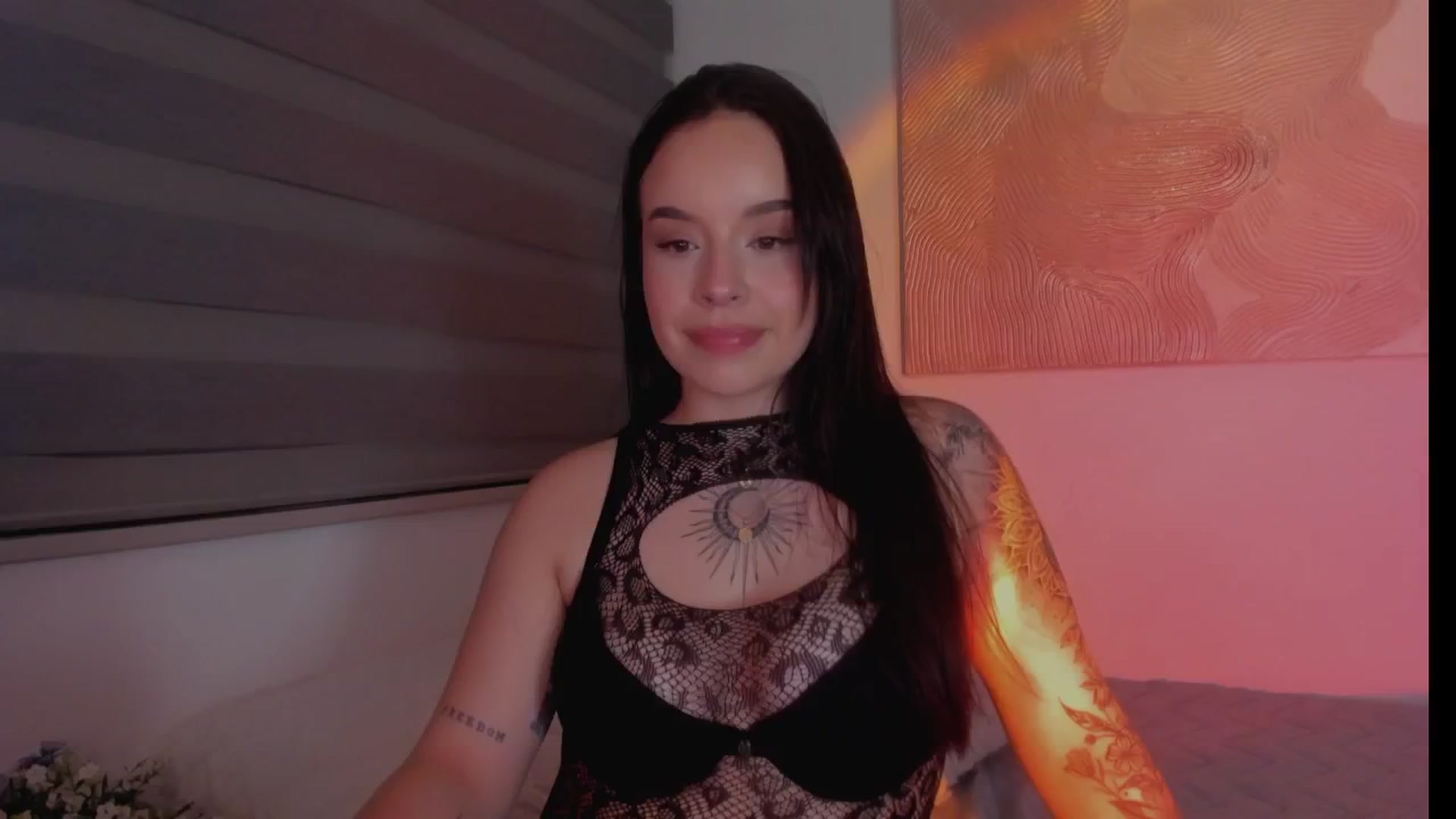 Gallery image thumbnail from Sexxygirl18x's myfreecams stream on, 11/26/2024, 24:24 image 10 of 20