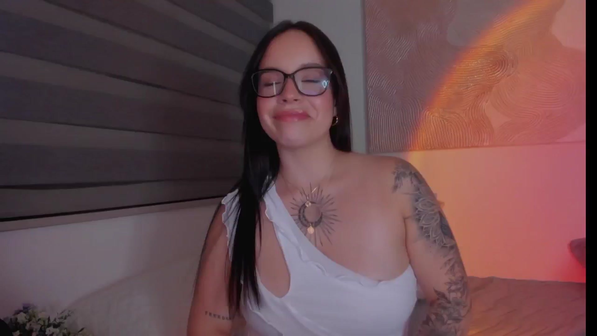 Gallery image thumbnail from Sexxygirl18x's myfreecams stream on, 11/27/2024, 24:29 image 20 of 20