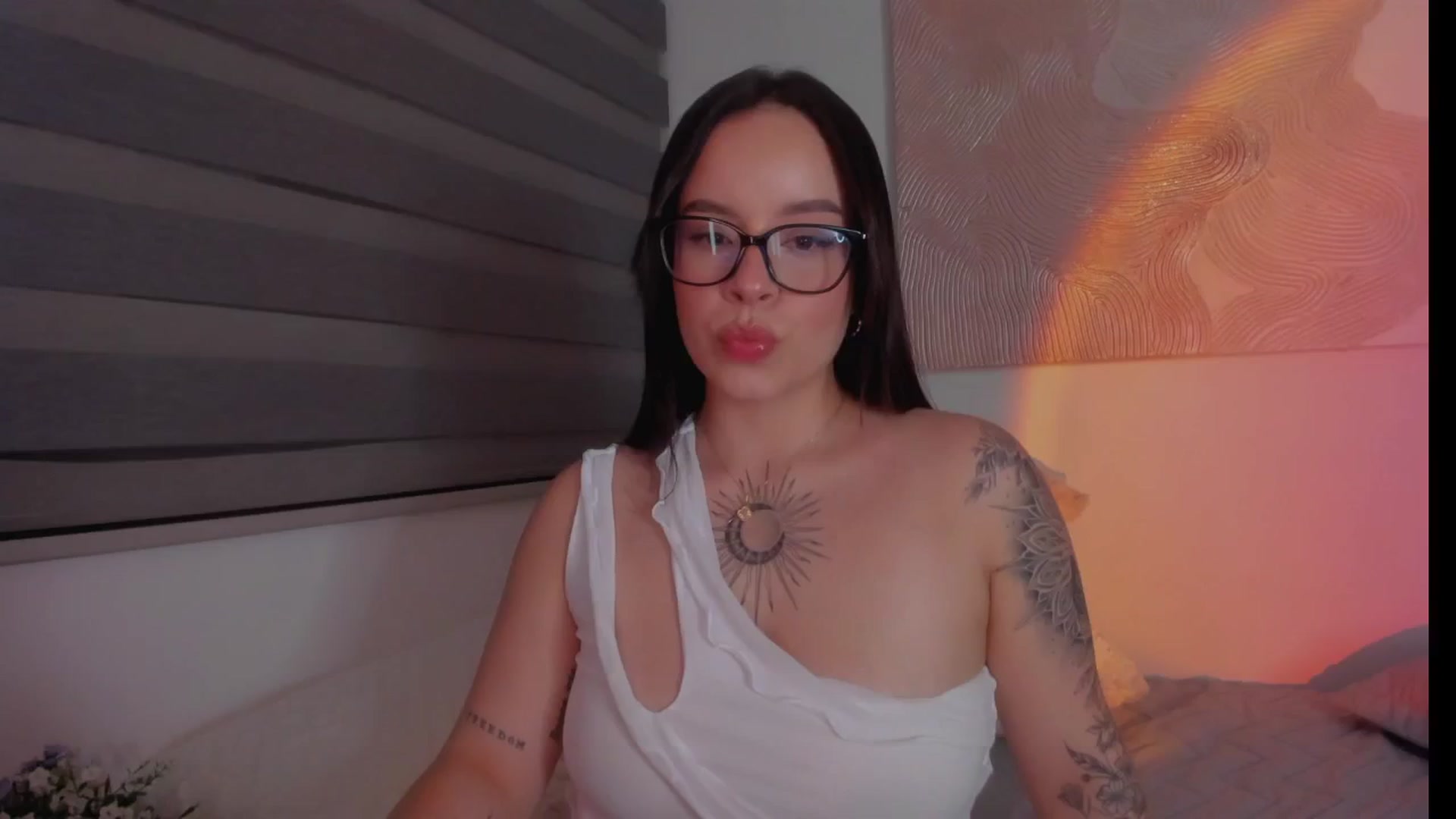 Gallery image thumbnail from Sexxygirl18x's myfreecams stream on, 11/27/2024, 01:38 image 3 of 20