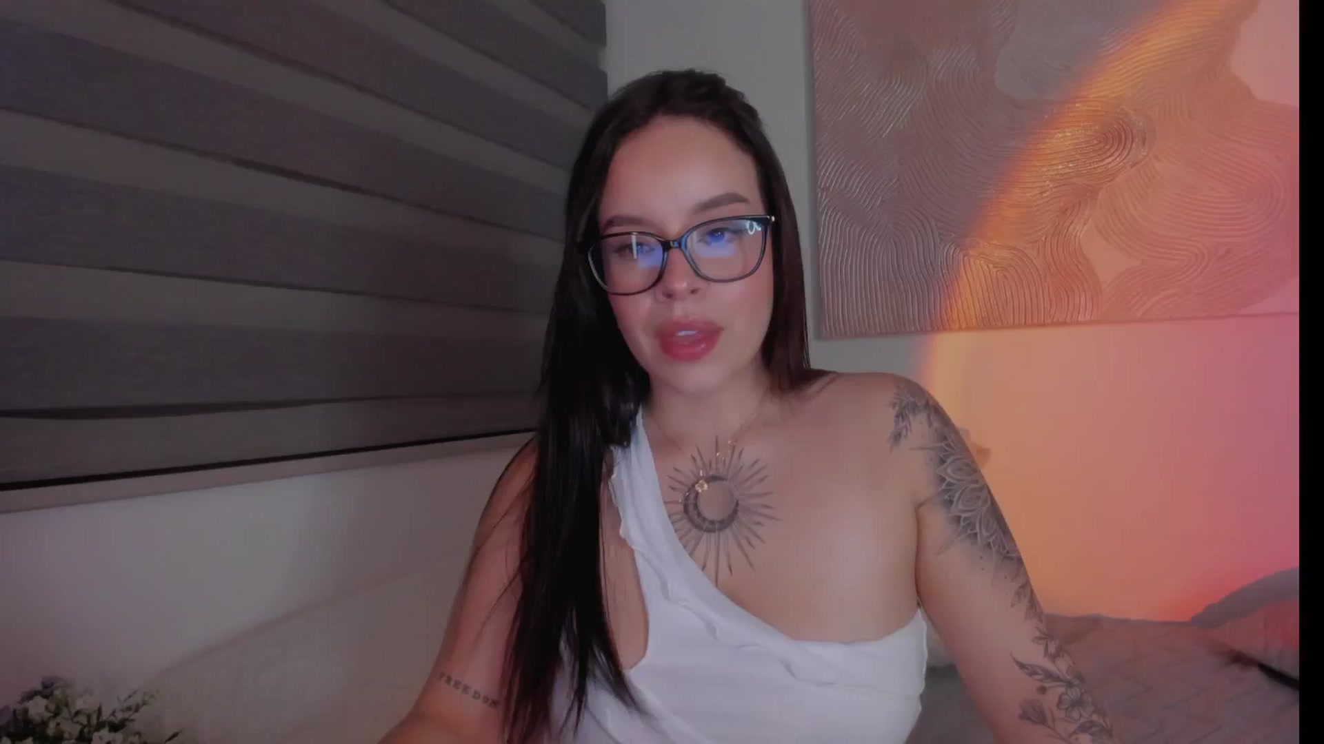 Gallery image thumbnail from Sexxygirl18x's myfreecams stream on, 11/27/2024, 01:38 image 8 of 20