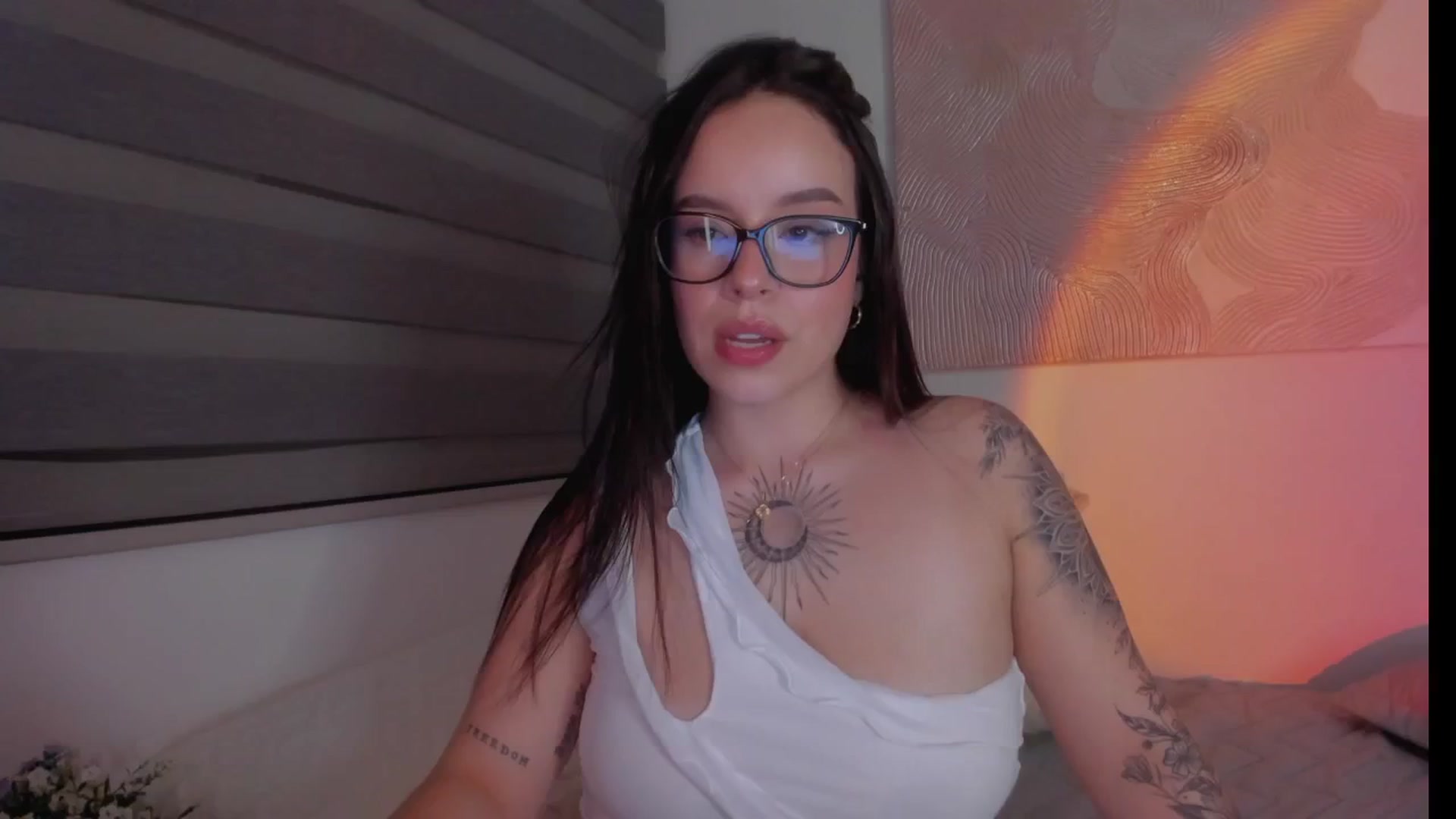 Gallery image thumbnail from Sexxygirl18x's myfreecams stream on, 11/27/2024, 01:38 image 5 of 20