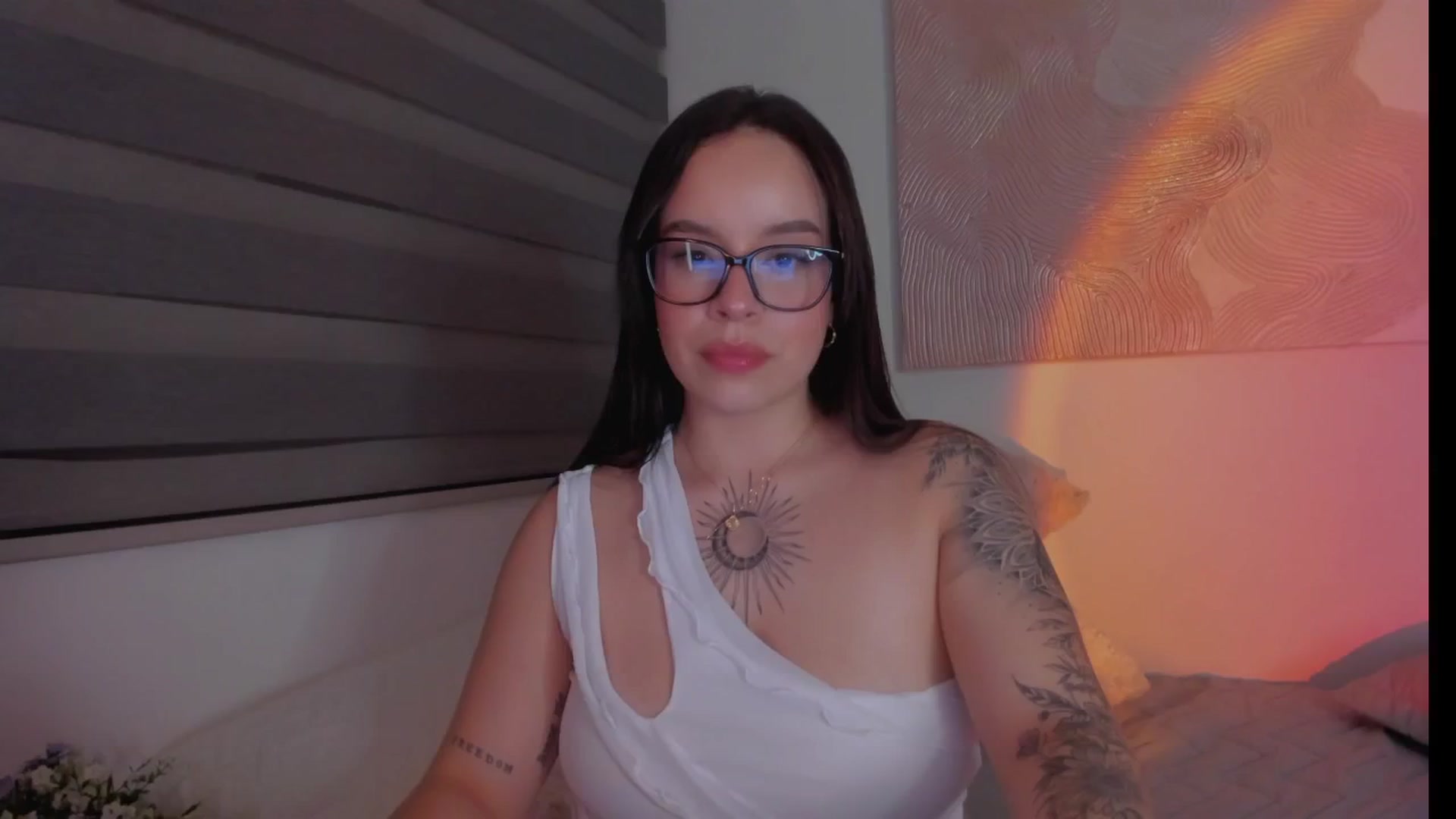 Gallery image thumbnail from Sexxygirl18x's myfreecams stream on, 11/27/2024, 01:38 image 10 of 20