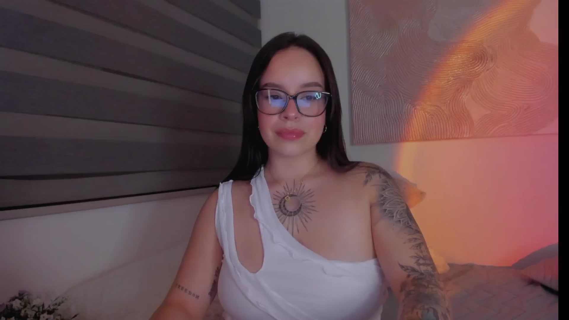 Gallery image thumbnail from Sexxygirl18x's myfreecams stream on, 11/27/2024, 01:38 image 11 of 20