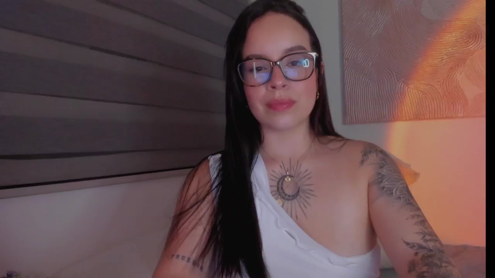 Gallery image thumbnail from Sexxygirl18x's myfreecams stream on, 11/27/2024, 01:38 image 18 of 20