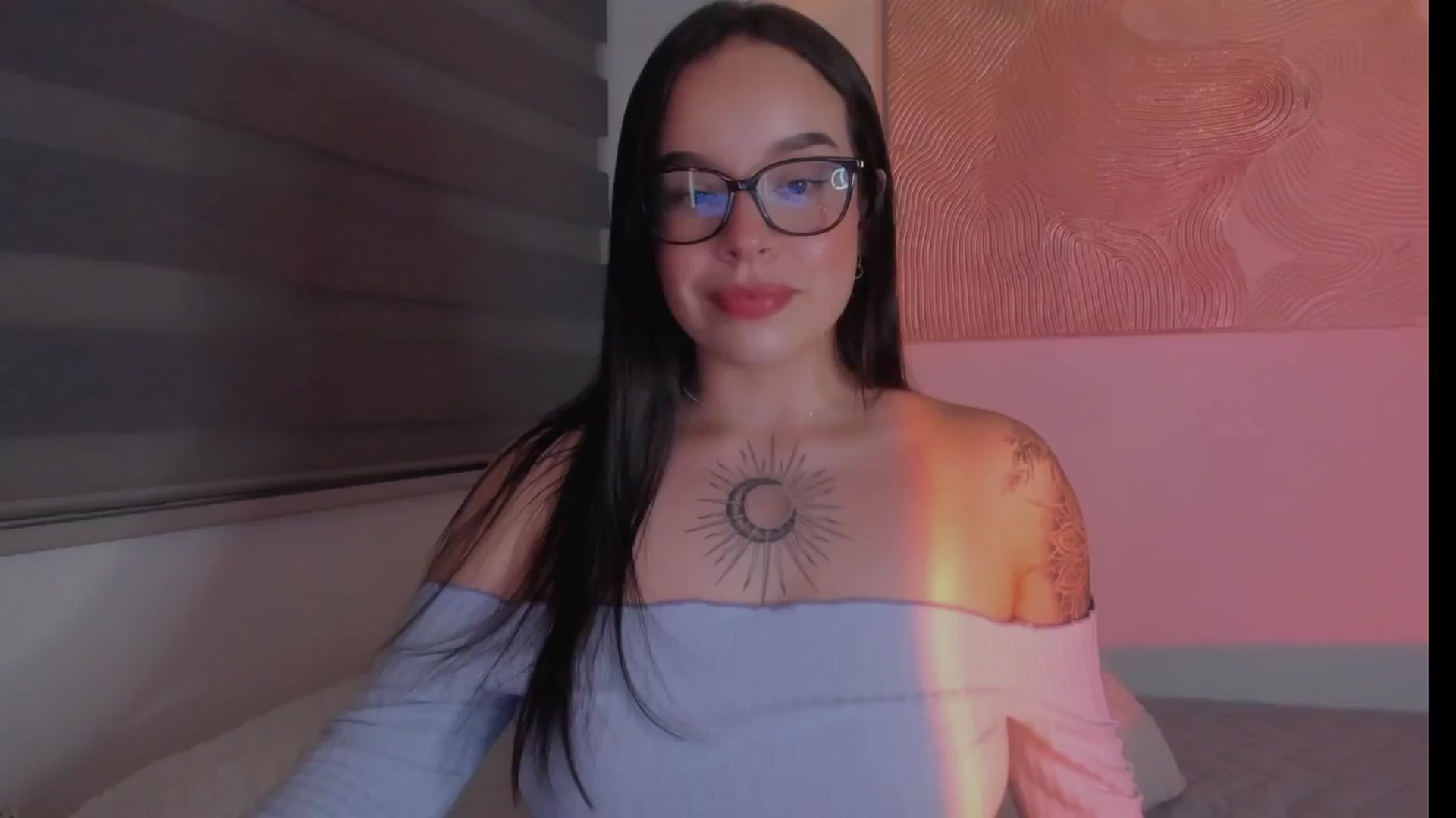 Gallery image thumbnail from Sexxygirl18x's myfreecams stream on, 12/04/2024, 01:24 image 10 of 20