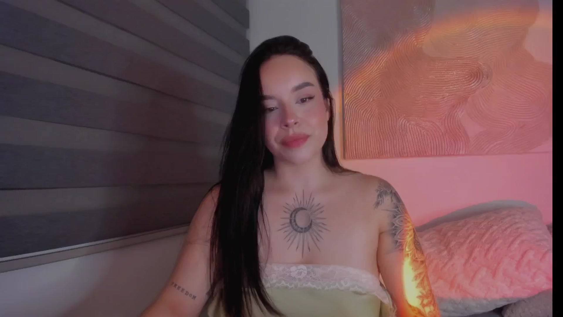 Gallery image thumbnail from Sexxygirl18x's myfreecams stream on, 12/06/2024, 24:39 image 12 of 20