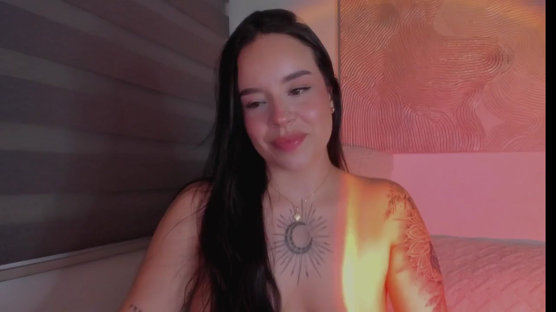 Gallery image thumbnail from Sexxygirl18x's myfreecams stream on, 12/07/2024, 24:28 image 17 of 20