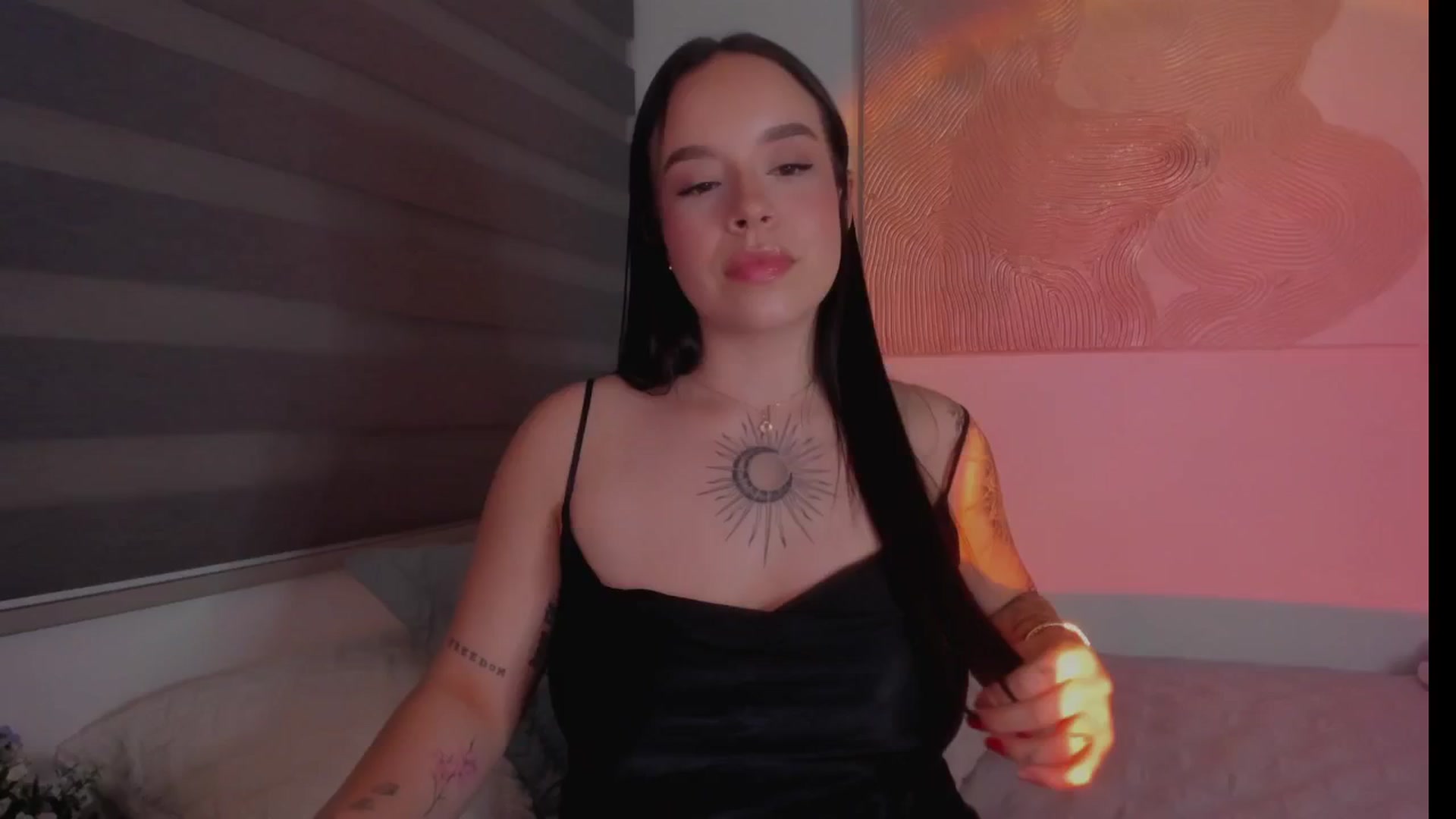 Gallery image thumbnail from Sexxygirl18x's myfreecams stream on, 12/10/2024, 24:26 image 10 of 20