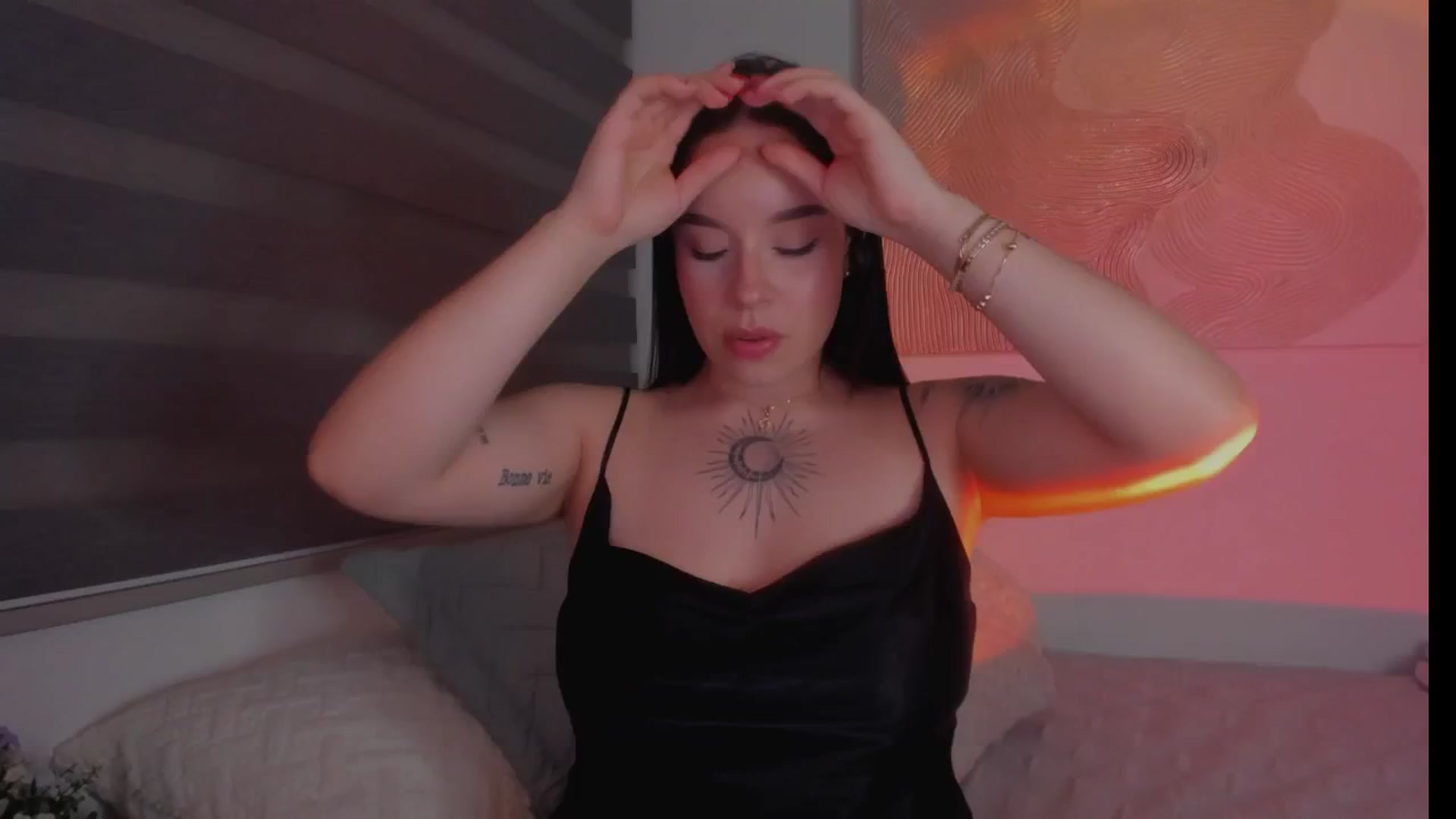 Gallery image thumbnail from Sexxygirl18x's myfreecams stream on, 12/10/2024, 24:26 image 18 of 20