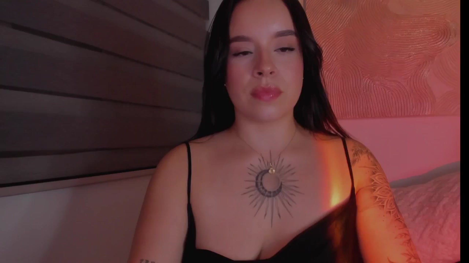 Gallery image thumbnail from Sexxygirl18x's myfreecams stream on, 12/10/2024, 03:34 image 20 of 20