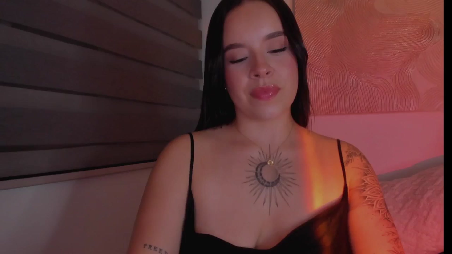 Gallery image thumbnail from Sexxygirl18x's myfreecams stream on, 12/10/2024, 03:34 image 19 of 20