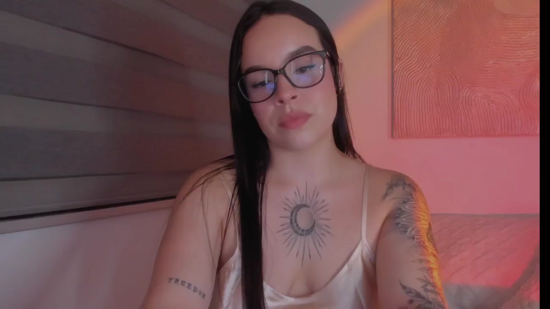 Gallery image thumbnail from Sexxygirl18x's myfreecams stream on, 12/12/2024, 02:38 image 17 of 20
