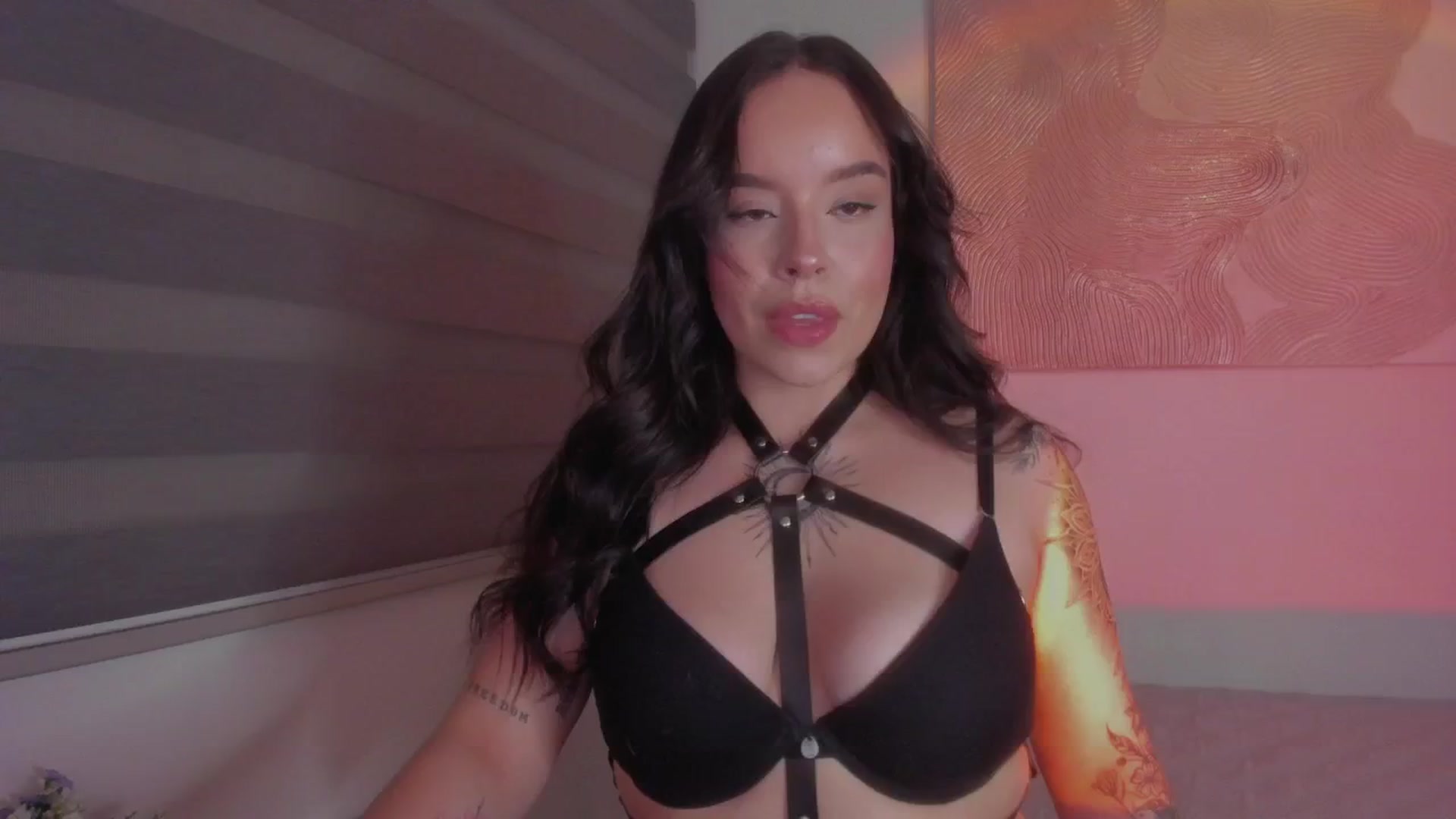 Gallery image thumbnail from Sexxygirl18x's myfreecams stream on, 12/14/2024, 24:56 image 1 of 20