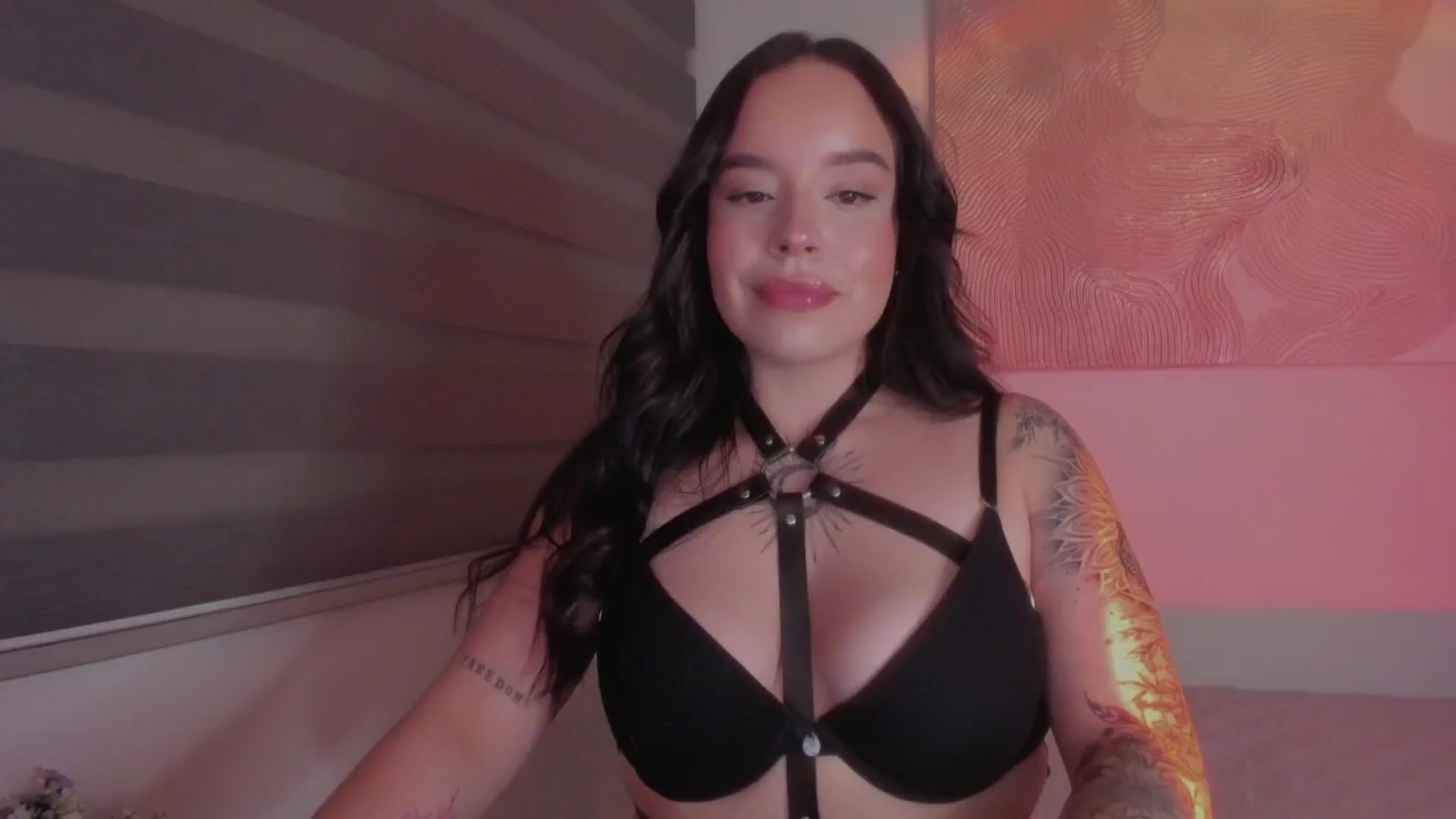 Gallery image thumbnail from Sexxygirl18x's myfreecams stream on, 12/14/2024, 24:56 image 5 of 20
