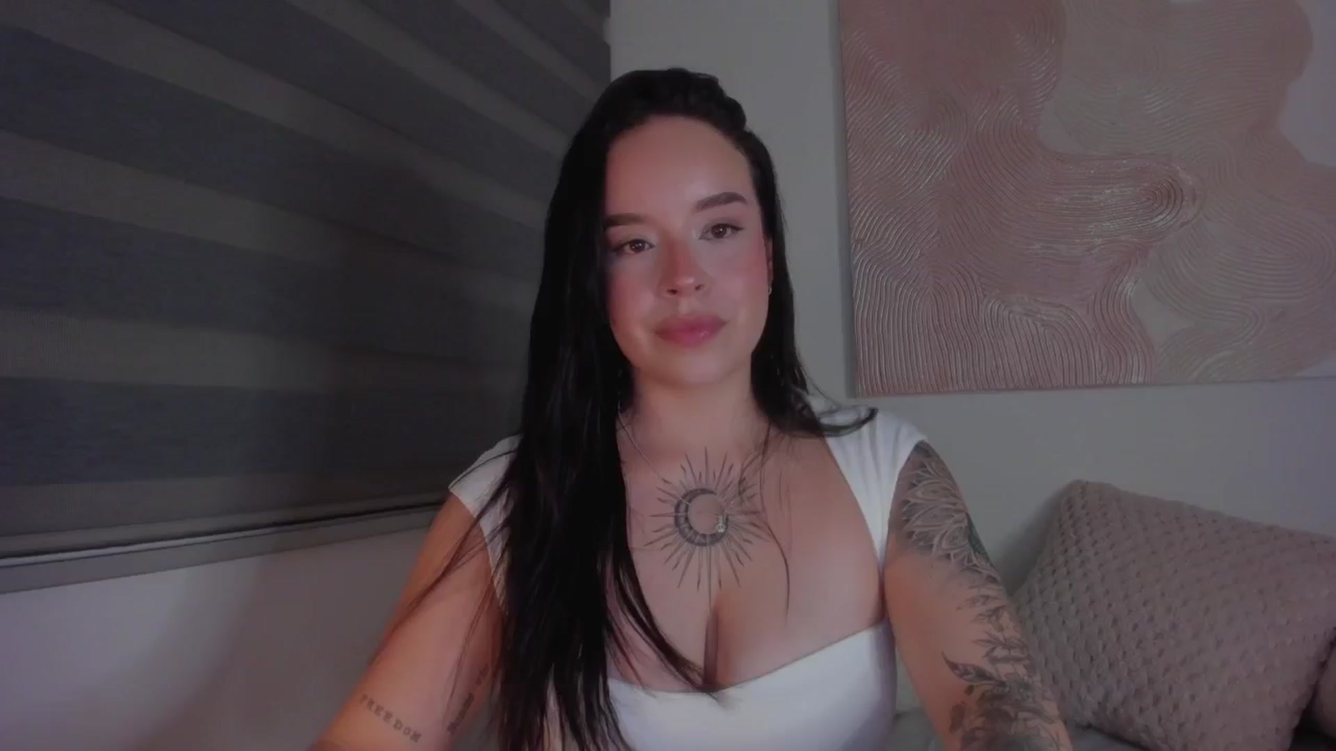 Gallery image thumbnail from Sexxygirl18x's myfreecams stream on, 12/17/2024, 01:07 image 13 of 20