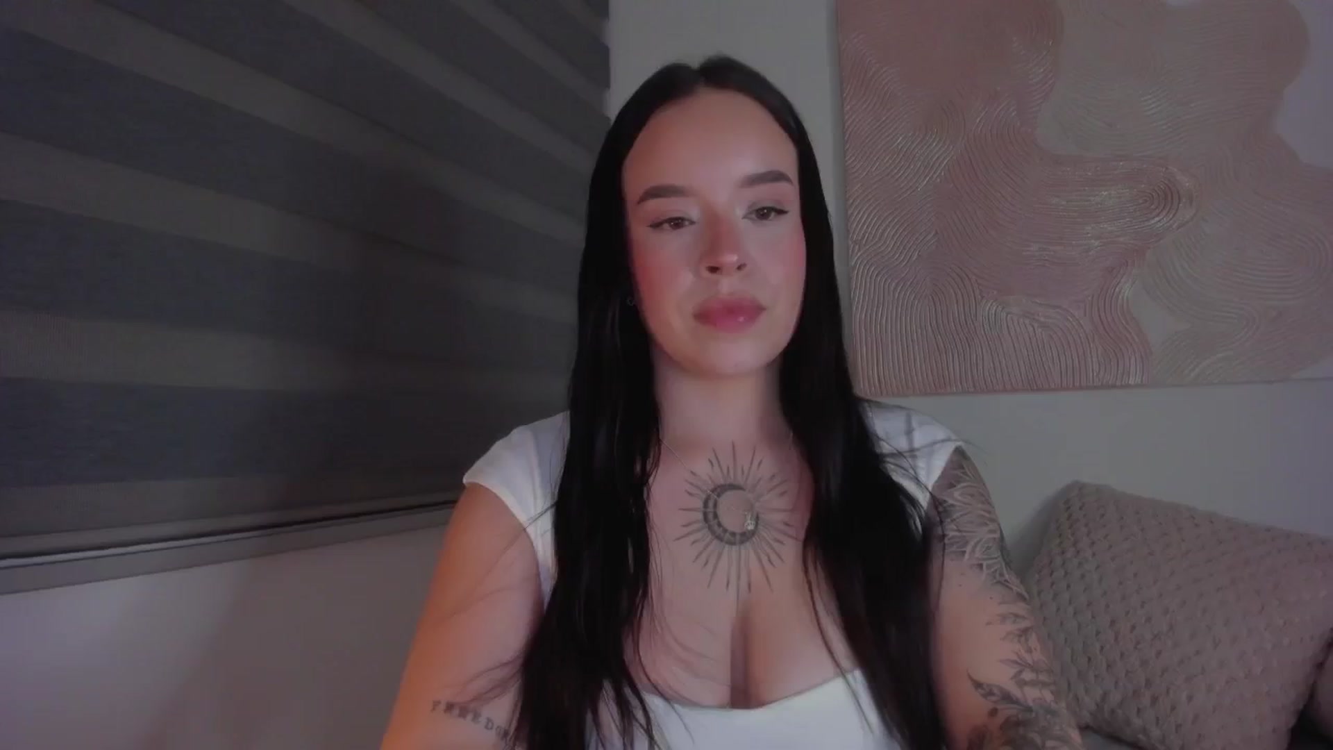 Gallery image thumbnail from Sexxygirl18x's myfreecams stream on, 12/17/2024, 01:07 image 14 of 20