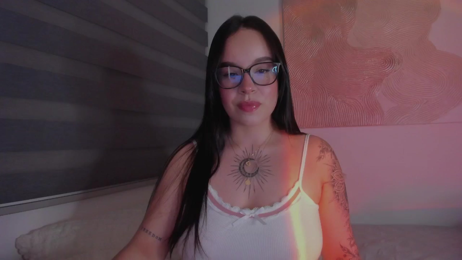 Gallery image thumbnail from Sexxygirl18x's myfreecams stream on, 12/19/2024, 23:27 image 13 of 20