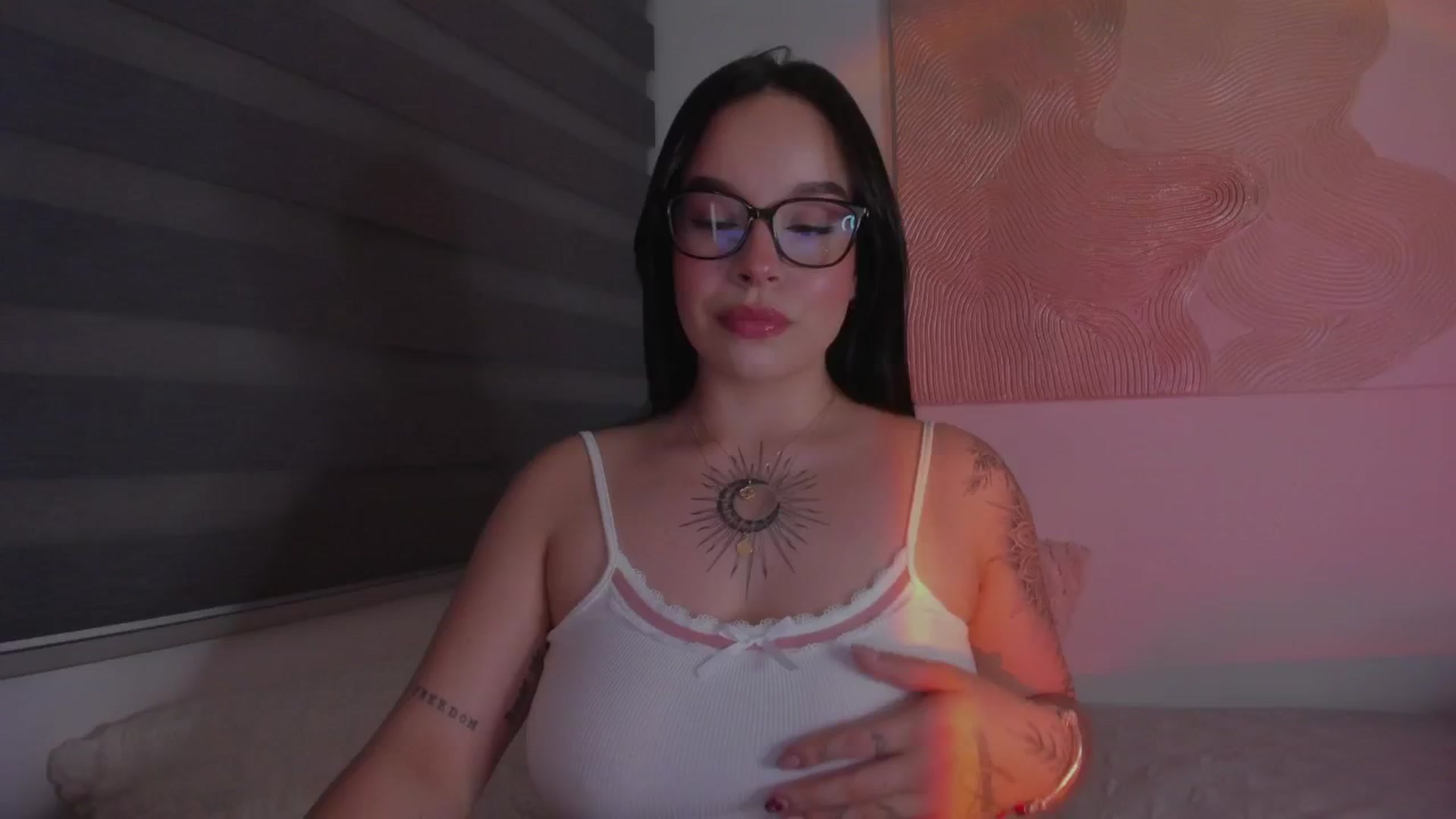 Gallery image thumbnail from Sexxygirl18x's myfreecams stream on, 12/19/2024, 23:27 image 8 of 20