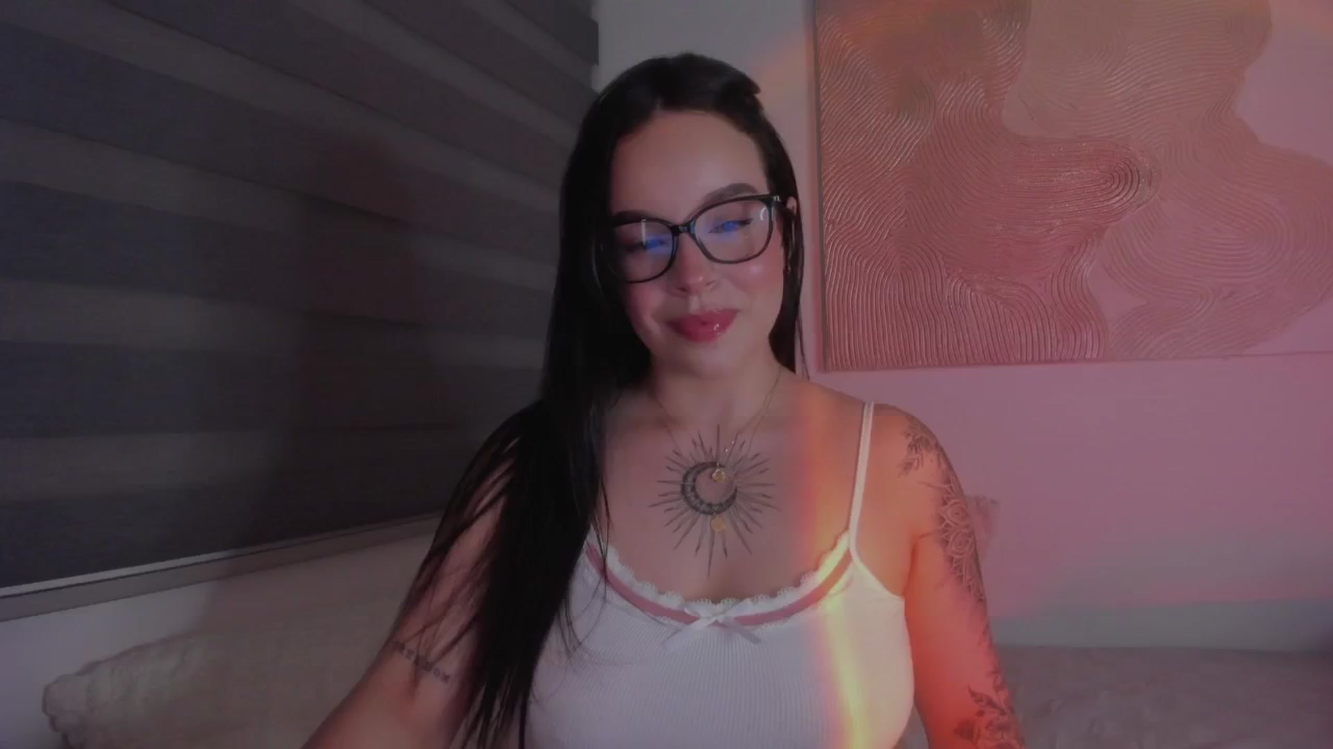 Gallery image thumbnail from Sexxygirl18x's myfreecams stream on, 12/19/2024, 23:27 image 5 of 20