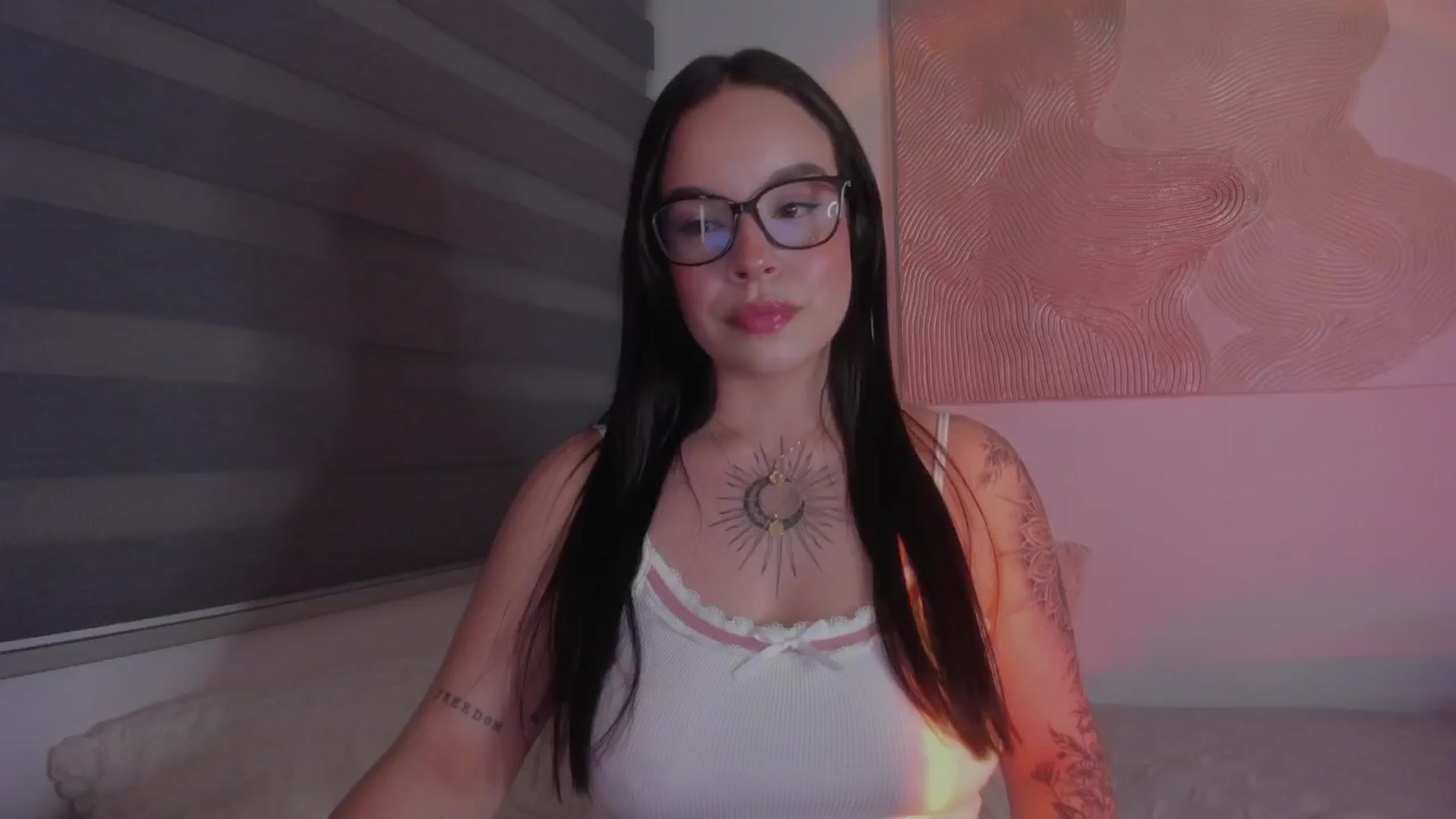 Gallery image thumbnail from Sexxygirl18x's myfreecams stream on, 12/19/2024, 23:27 image 1 of 20