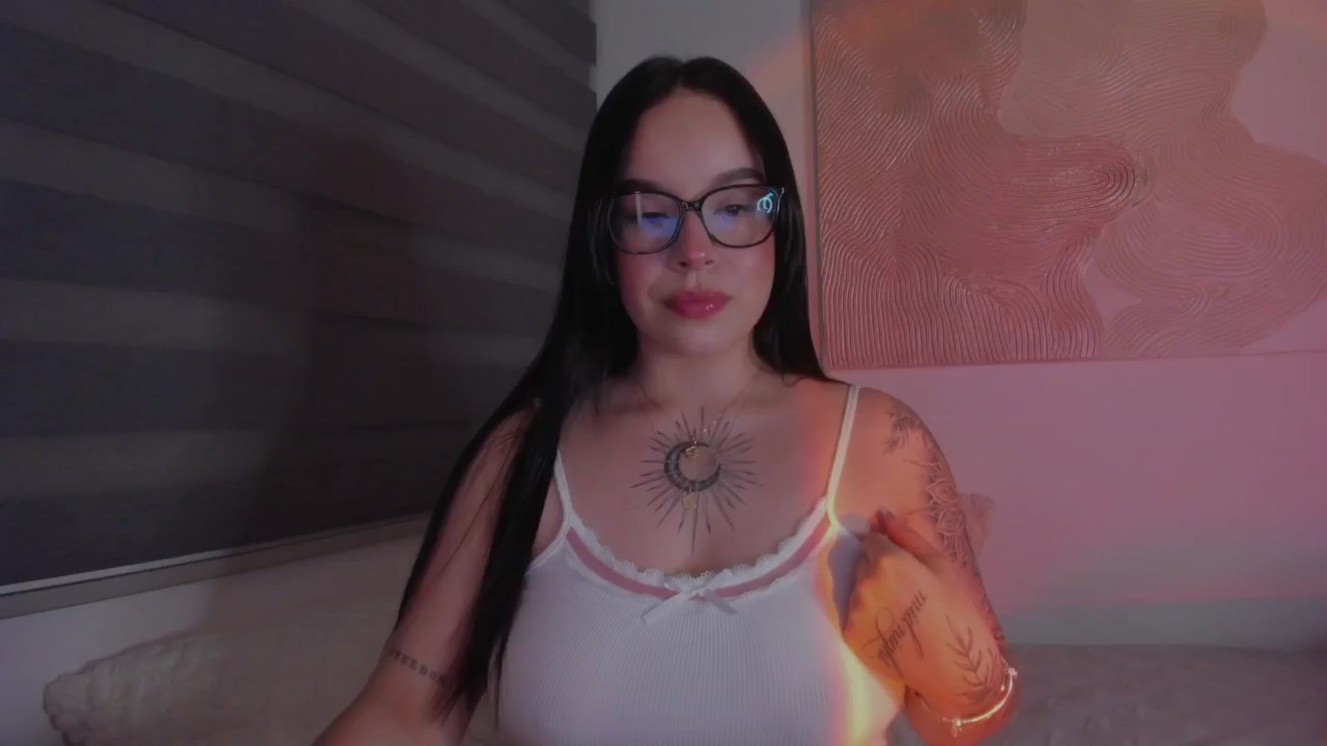 Gallery image thumbnail from Sexxygirl18x's myfreecams stream on, 12/19/2024, 23:27 image 18 of 20