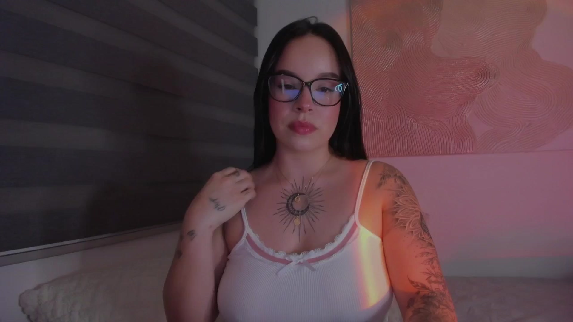 Gallery image thumbnail from Sexxygirl18x's myfreecams stream on, 12/19/2024, 23:27 image 10 of 20