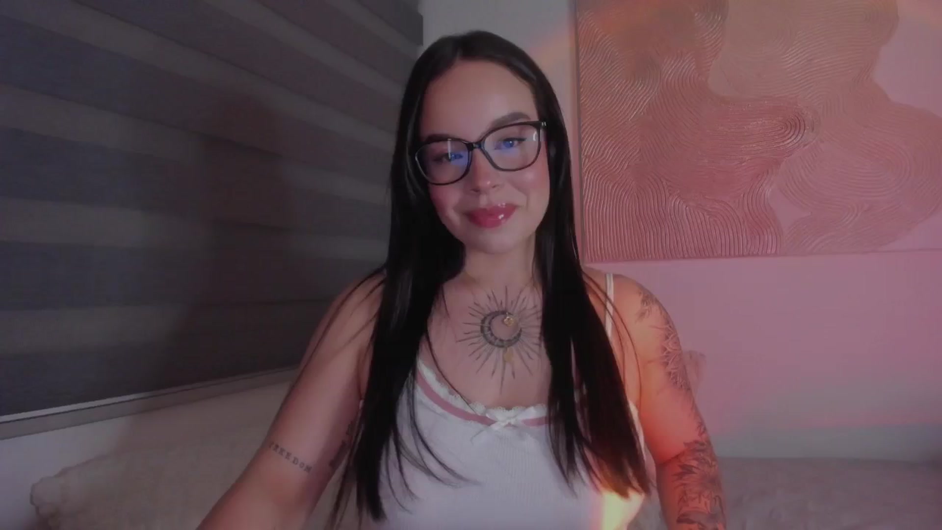 Gallery image thumbnail from Sexxygirl18x's myfreecams stream on, 12/19/2024, 23:27 image 2 of 20