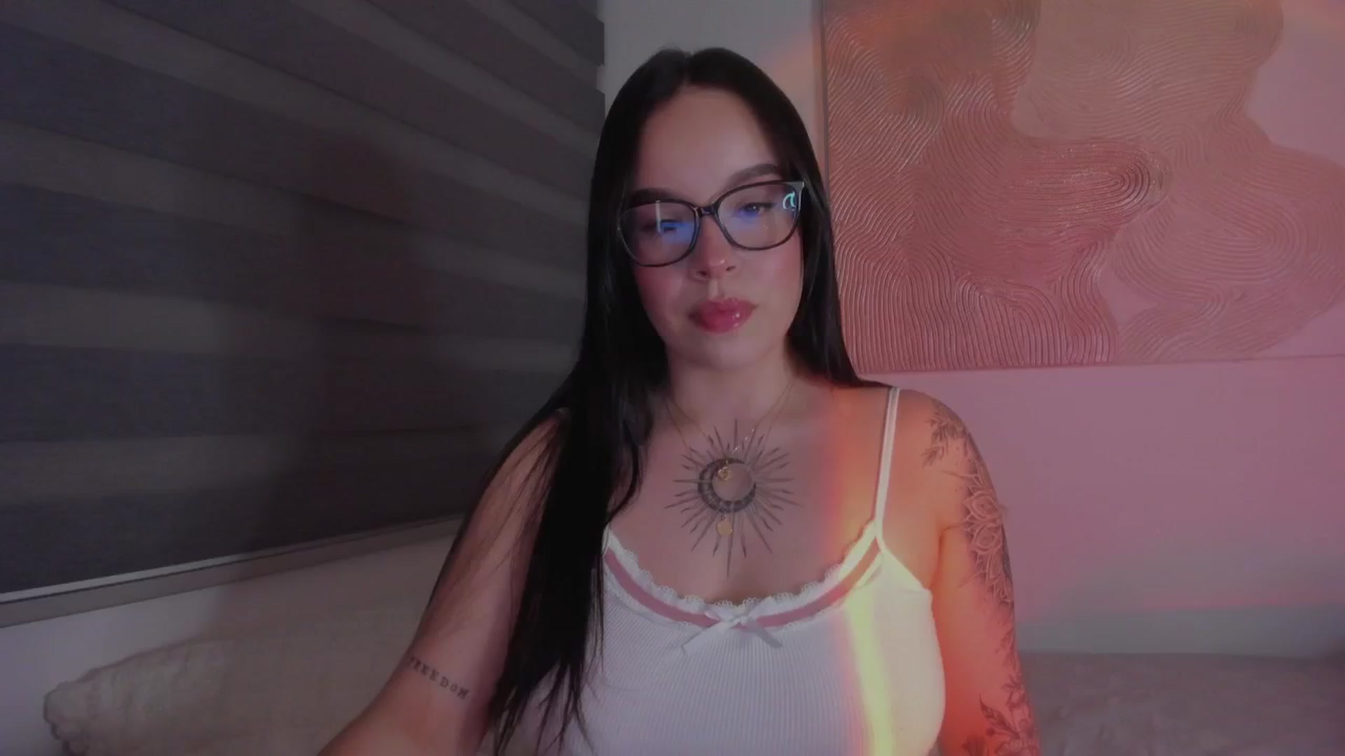 Gallery image thumbnail from Sexxygirl18x's myfreecams stream on, 12/19/2024, 23:27 image 12 of 20