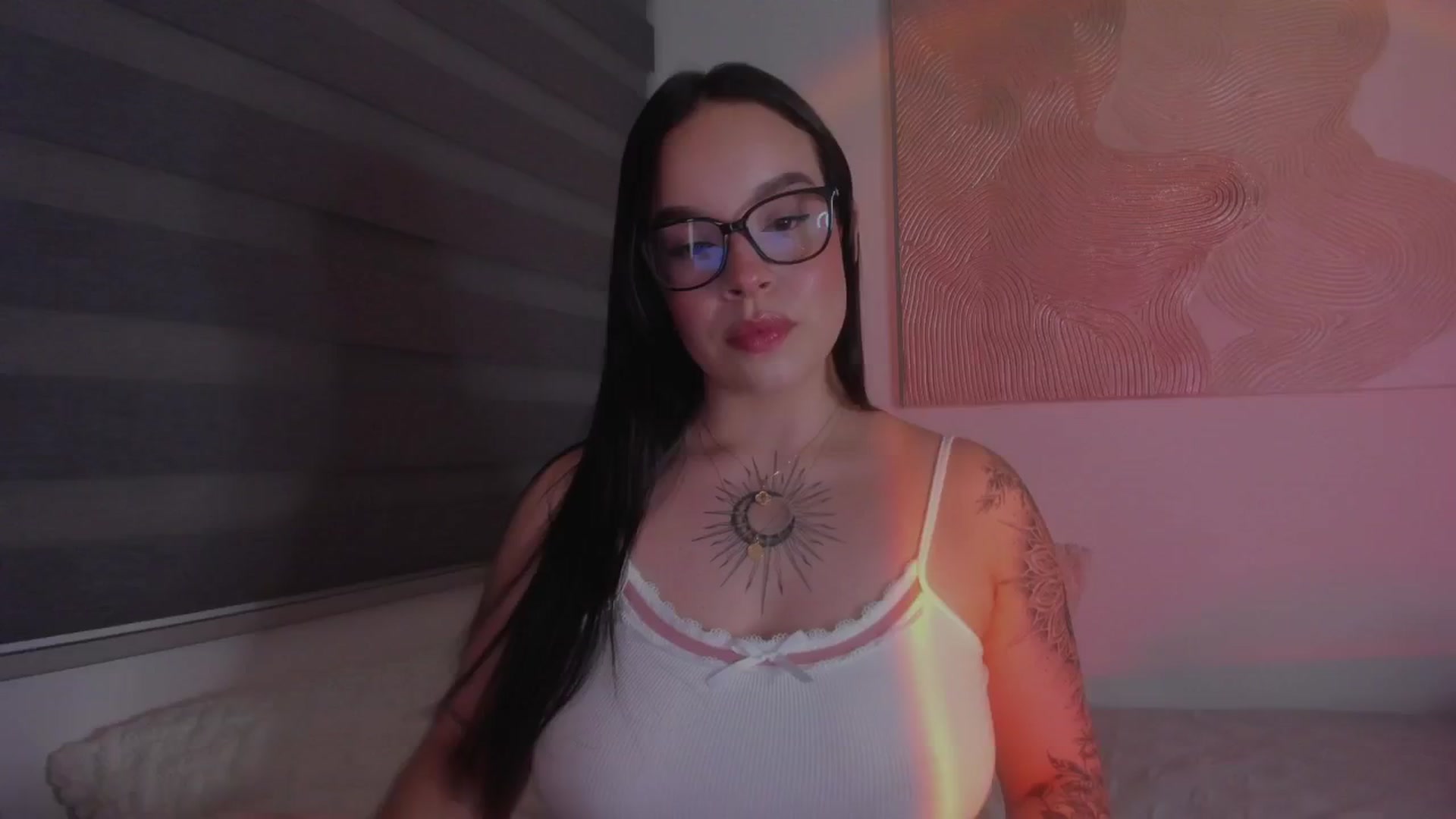 Gallery image thumbnail from Sexxygirl18x's myfreecams stream on, 12/20/2024, 24:23 image 4 of 20
