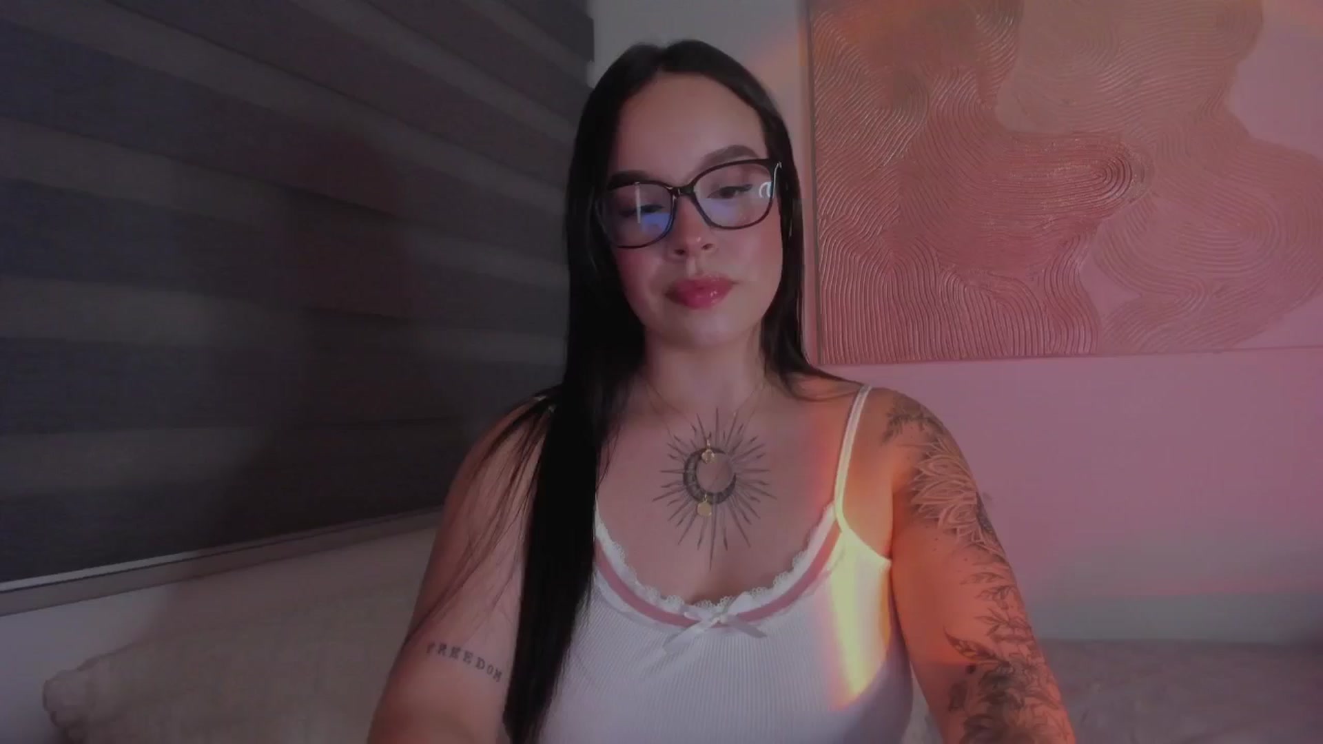 Gallery image thumbnail from Sexxygirl18x's myfreecams stream on, 12/20/2024, 24:23 image 2 of 20