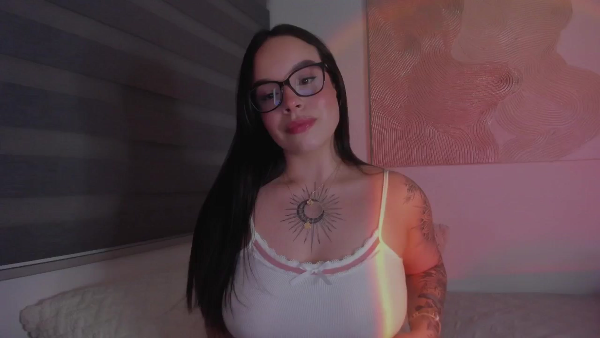 Gallery image thumbnail from Sexxygirl18x's myfreecams stream on, 12/20/2024, 24:23 image 1 of 20