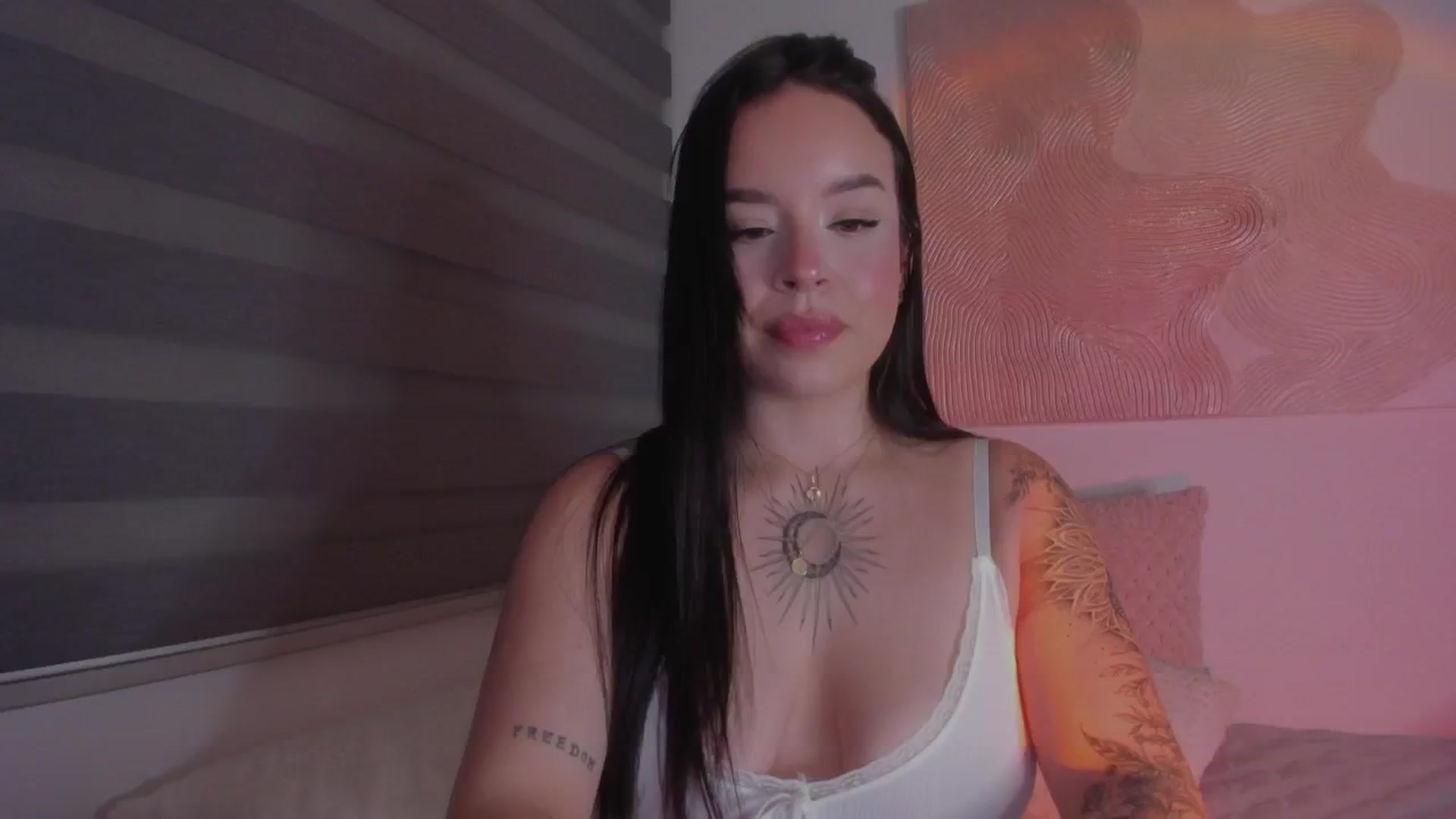 Gallery image thumbnail from Sexxygirl18x's myfreecams stream on, 12/21/2024, 01:38 image 16 of 20