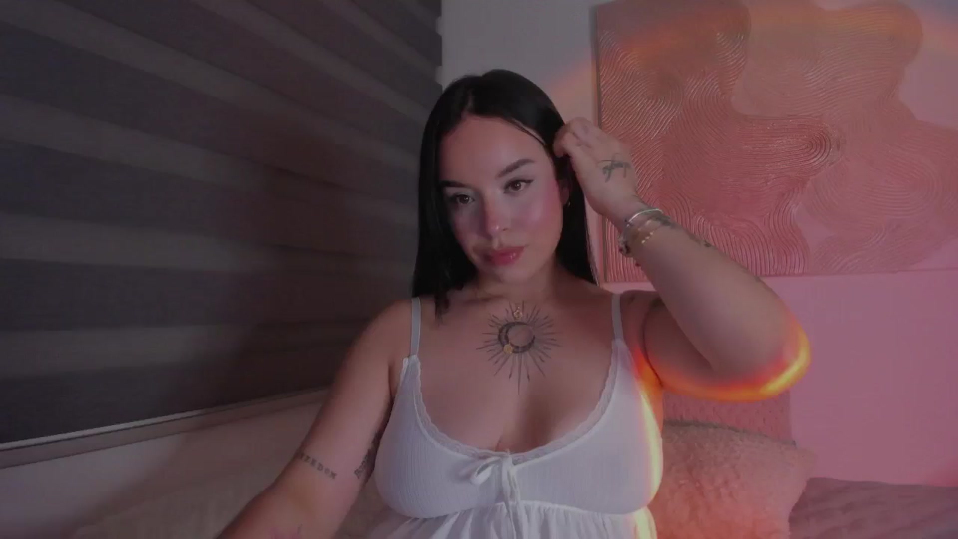 Gallery image thumbnail from Sexxygirl18x's myfreecams stream on, 12/21/2024, 01:38 image 5 of 20