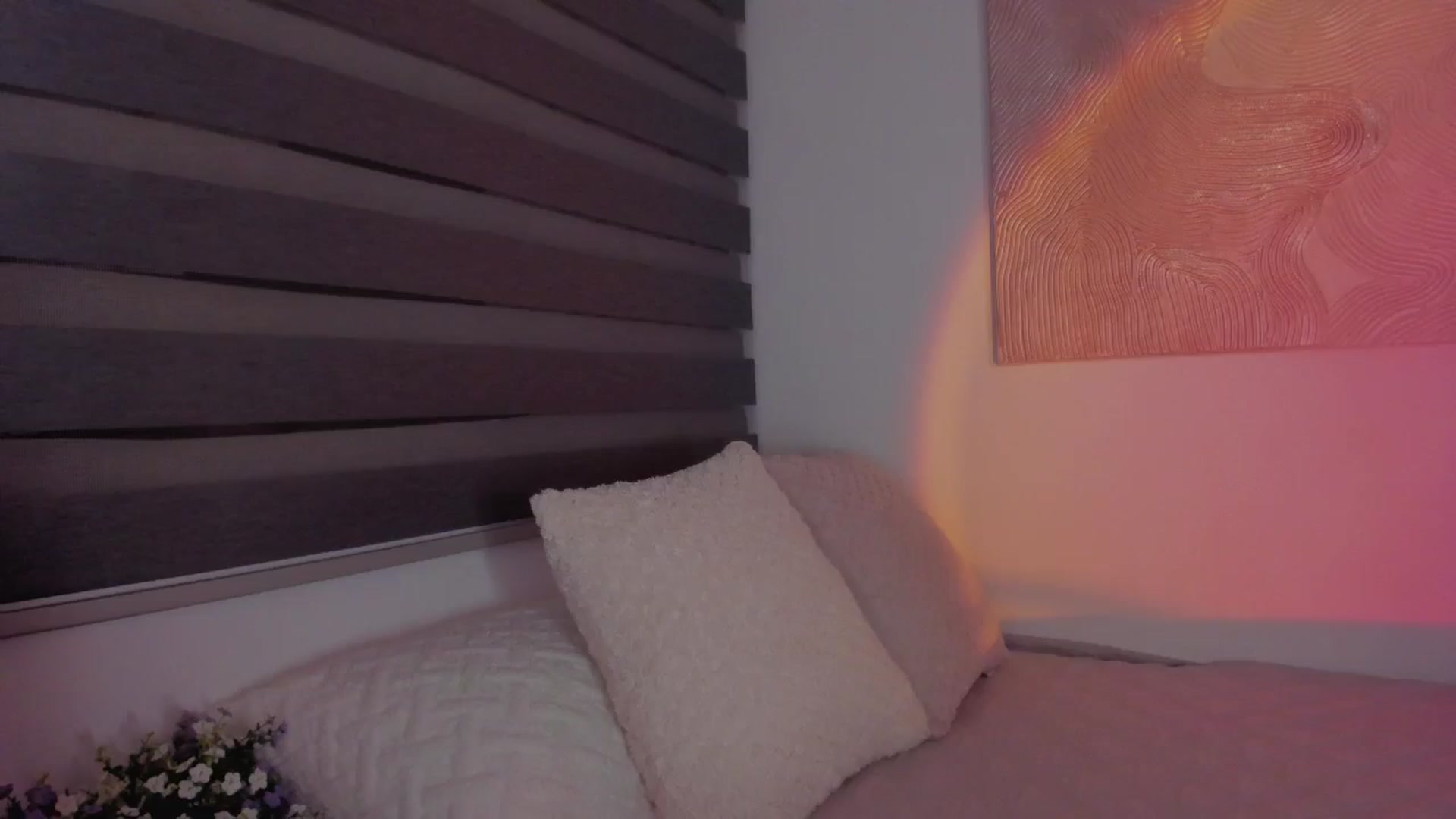 Gallery image thumbnail from Sexxygirl18x's myfreecams stream on, 12/22/2024, 24:00 image 19 of 20