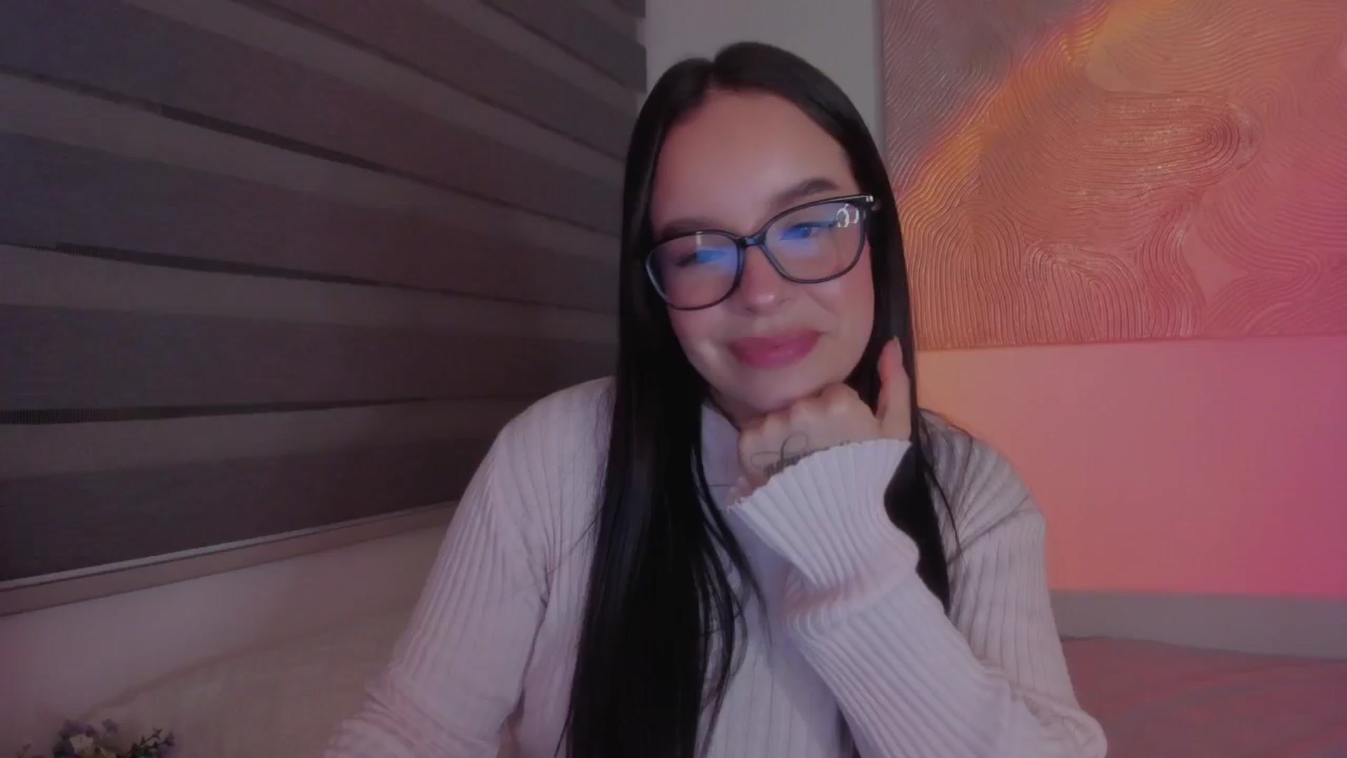 Gallery image thumbnail from Sexxygirl18x's myfreecams stream on, 12/22/2024, 03:17 image 5 of 20