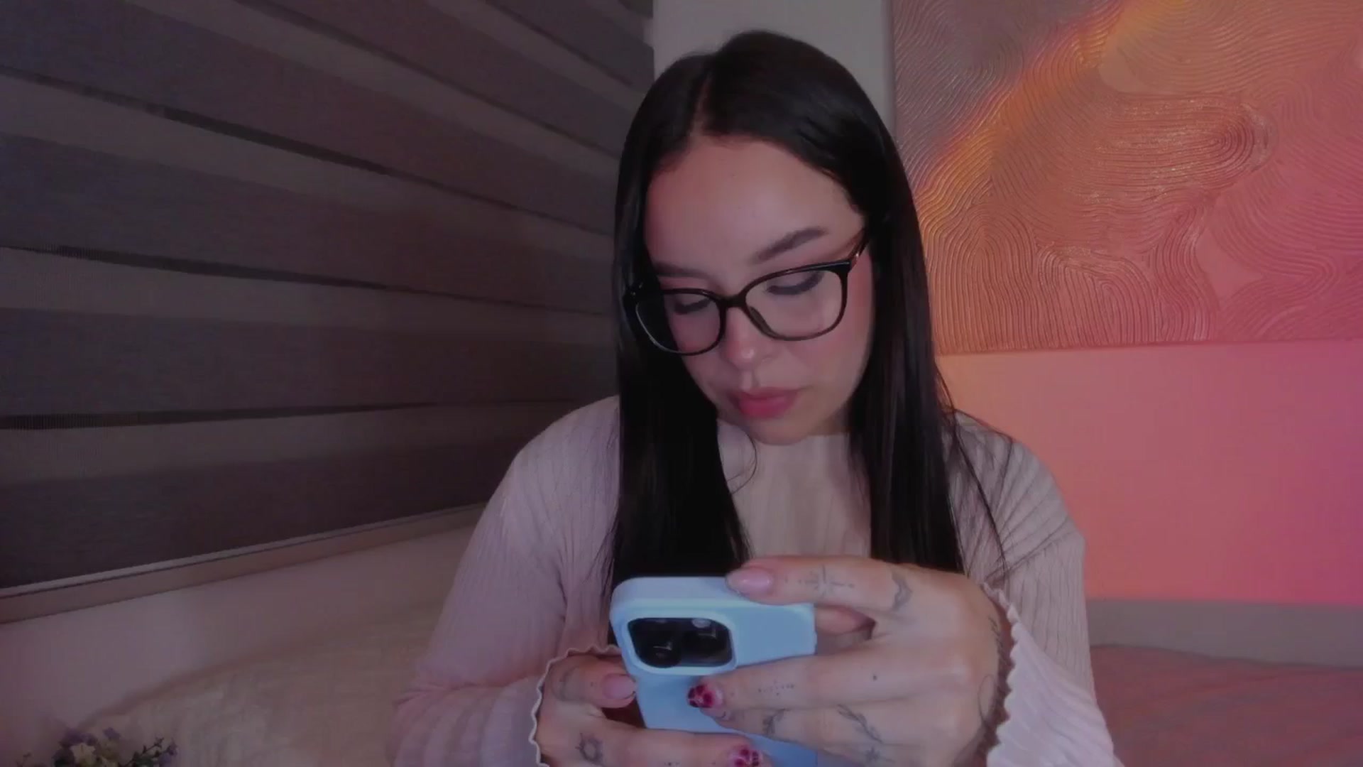 Gallery image thumbnail from Sexxygirl18x's myfreecams stream on, 12/22/2024, 03:17 image 2 of 20