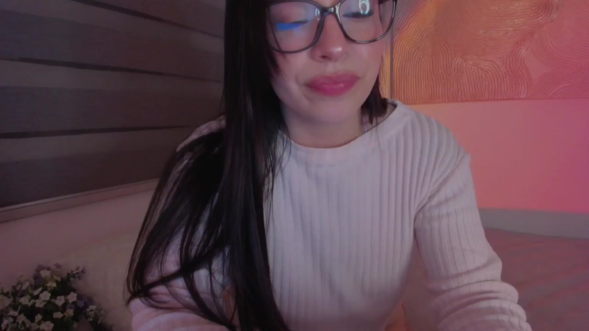 Gallery image thumbnail from Sexxygirl18x's myfreecams stream on, 12/22/2024, 03:17 image 16 of 20