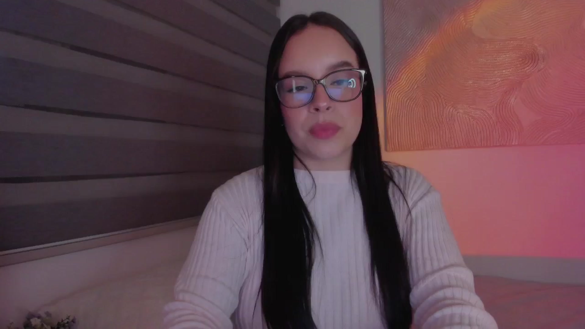 Gallery image thumbnail from Sexxygirl18x's myfreecams stream on, 12/22/2024, 03:17 image 4 of 20