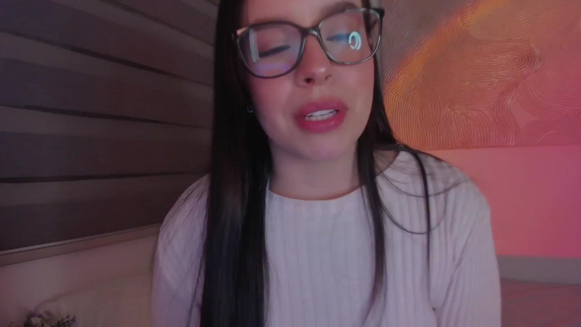 Gallery image thumbnail from Sexxygirl18x's myfreecams stream on, 12/22/2024, 03:17 image 14 of 20