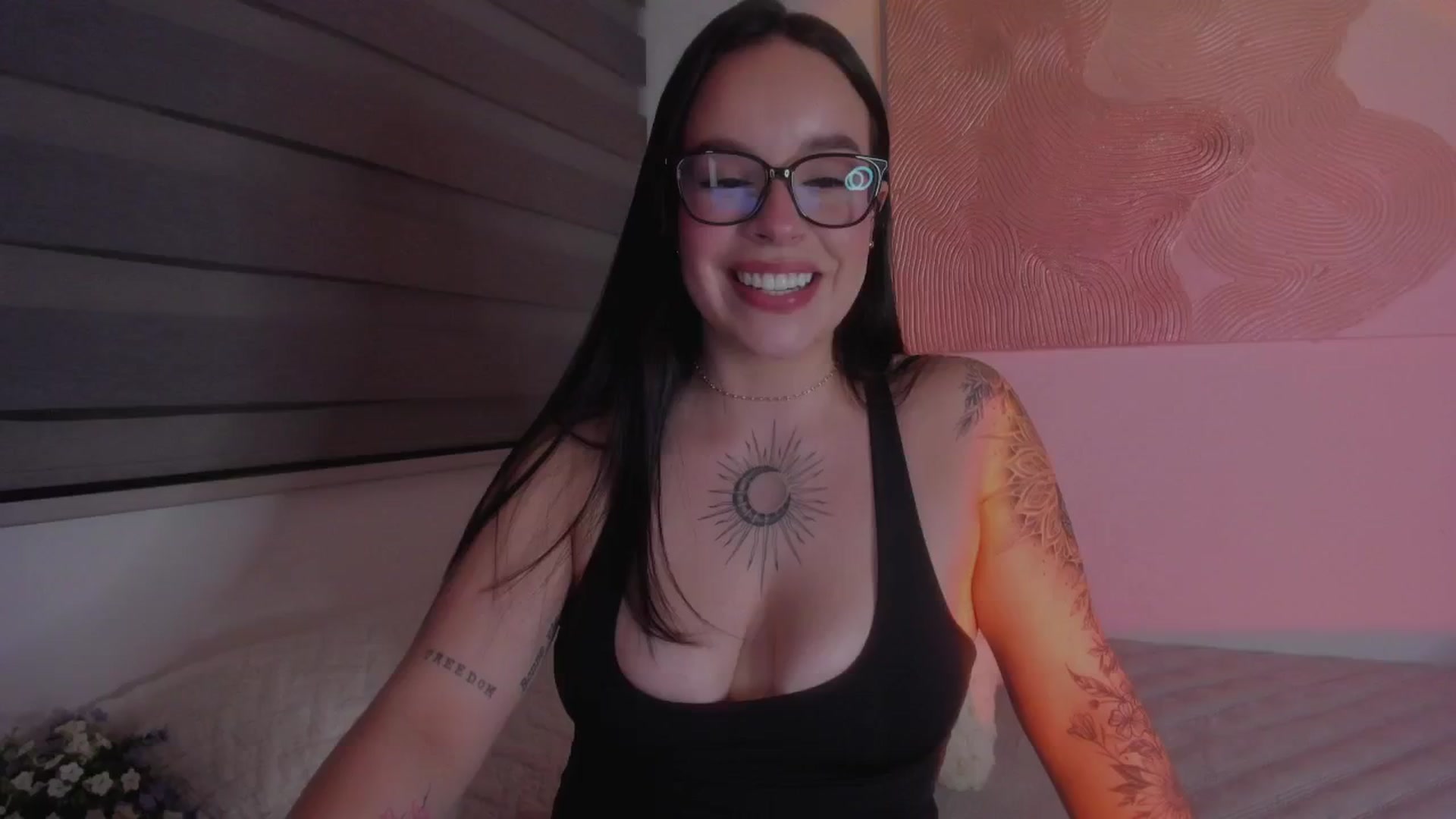 Gallery image thumbnail from Sexxygirl18x's myfreecams stream on, 12/24/2024, 24:47 image 9 of 20