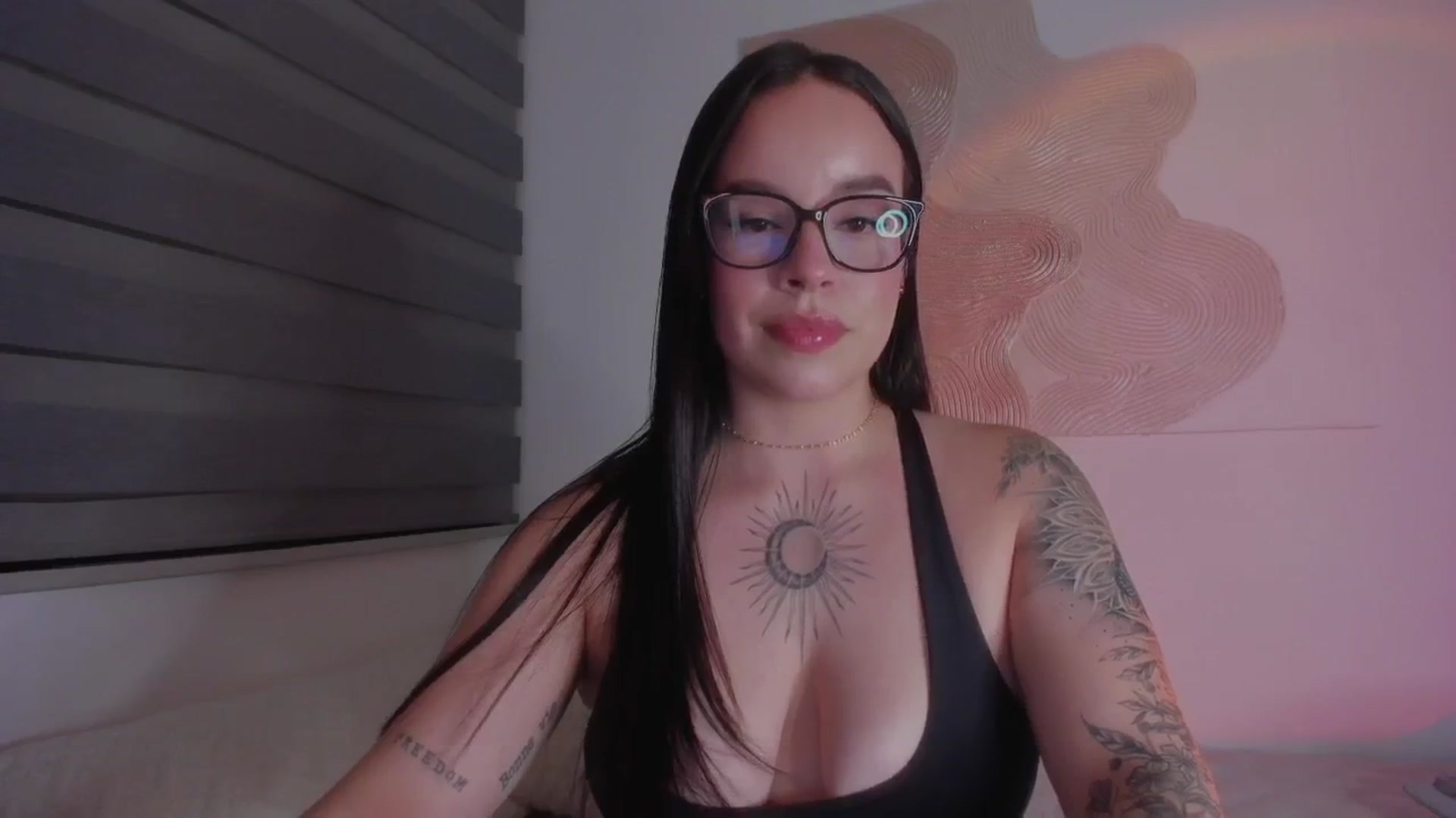 Gallery image thumbnail from Sexxygirl18x's myfreecams stream on, 12/24/2024, 01:34 image 15 of 20