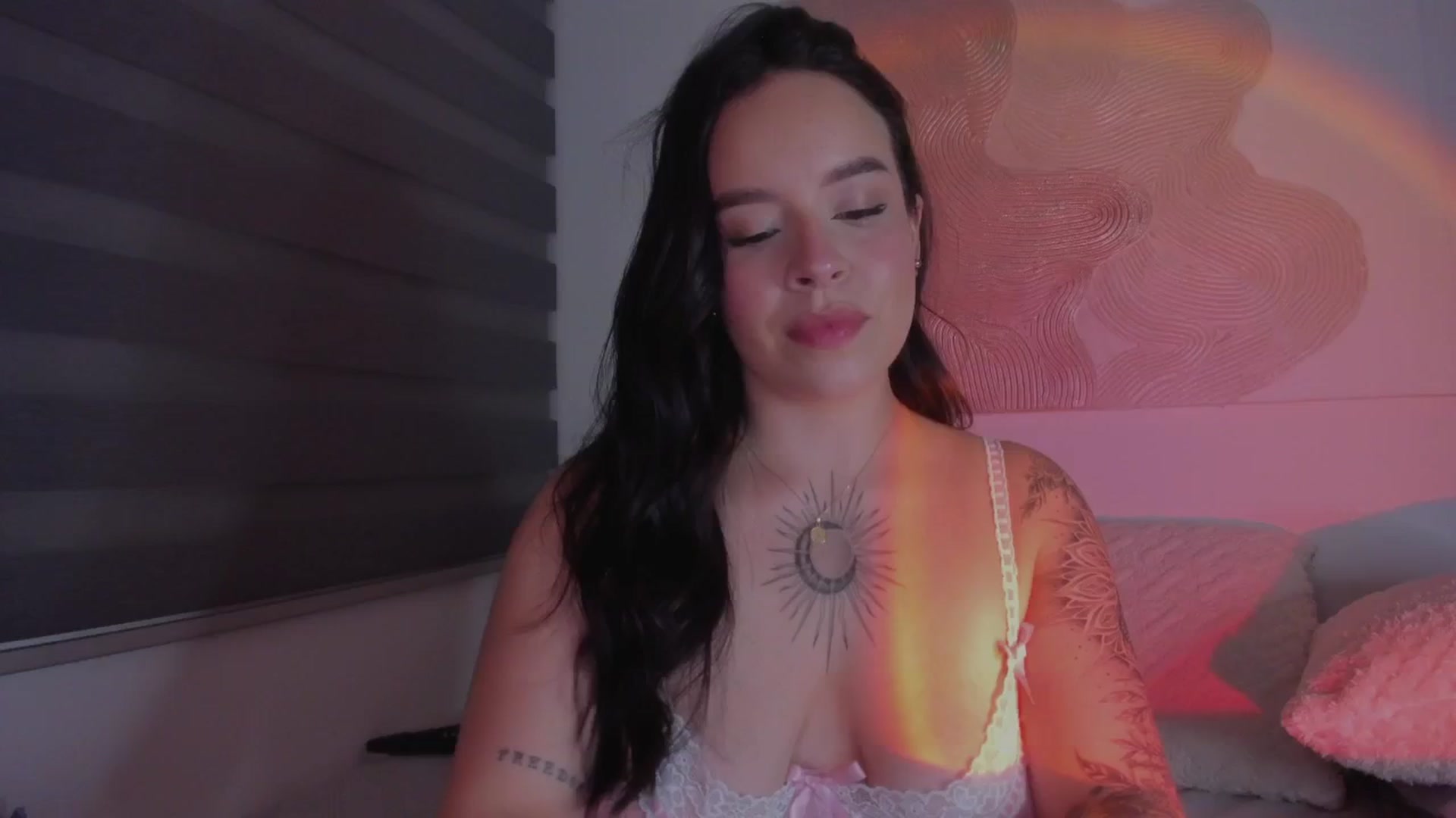Gallery image thumbnail from Sexxygirl18x's myfreecams stream on, 12/31/2024, 01:08 image 19 of 20